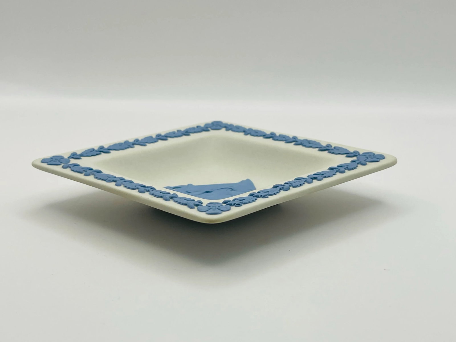 Mid 20th Century Wedgwood Jasperware Diamond Dish - 8
