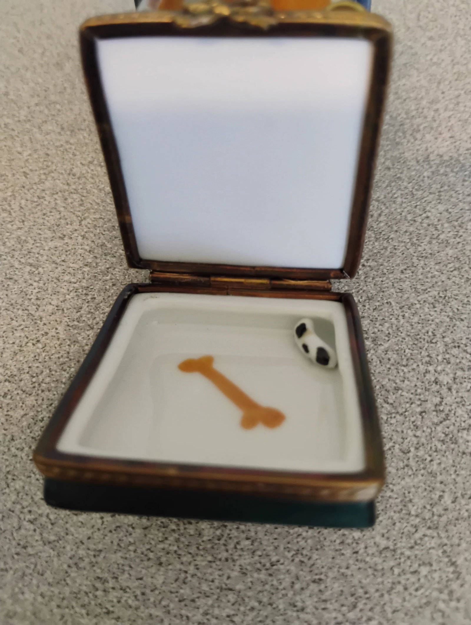 1980s Rochard Pient Main Limoges France Trinket Box, Dog in Dog House - 6