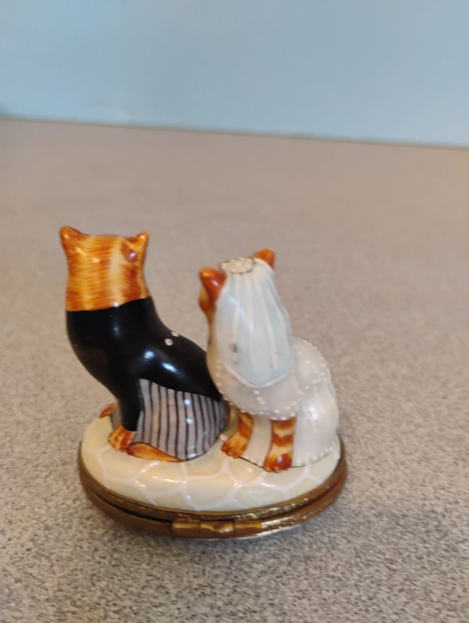 1980s Pient Main Wa Limoges France Trinket Box, Bride and Groom Cats - 3