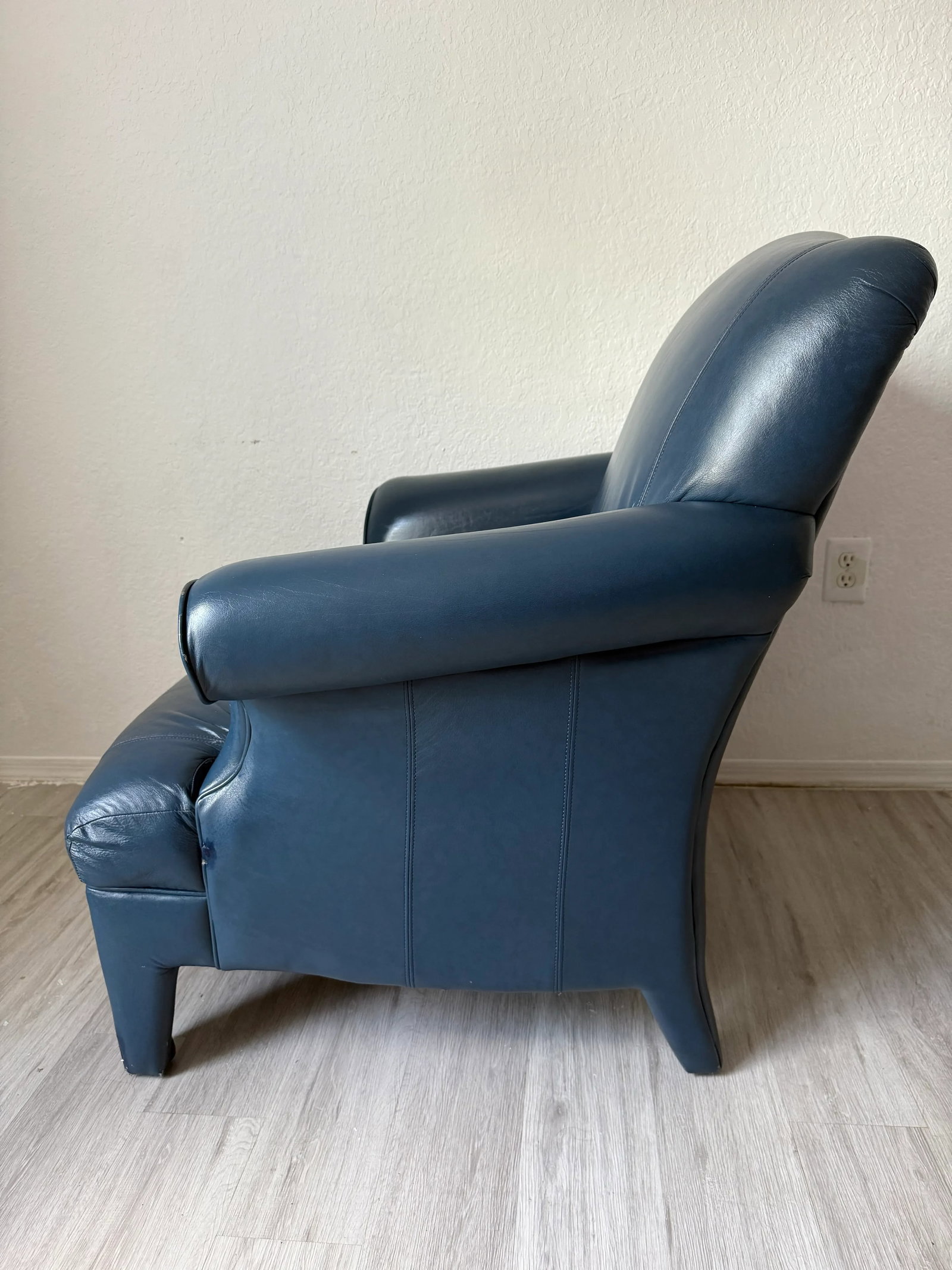 1990's Mid Century Donghia Navy Blue Leather Club Chair - 3