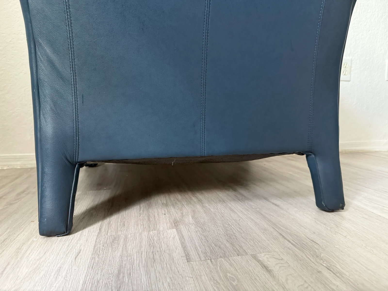 1990's Mid Century Donghia Navy Blue Leather Club Chair - 5