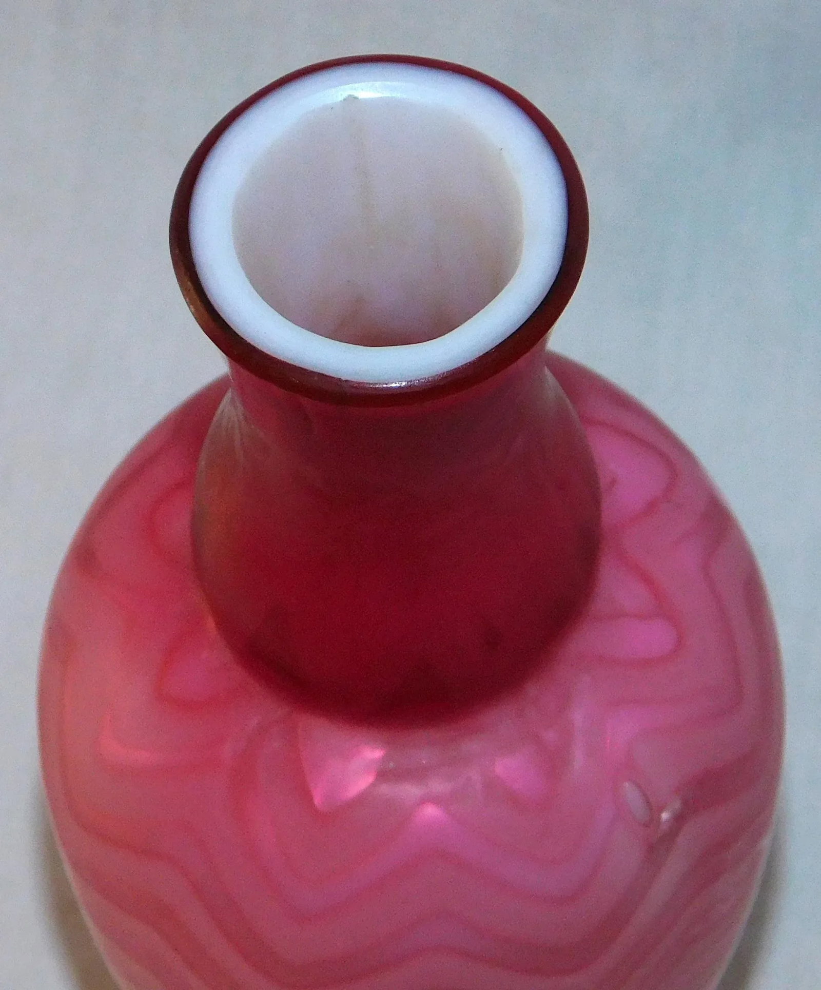 Late 19th Century Victorian Cased Glass Vase - 4