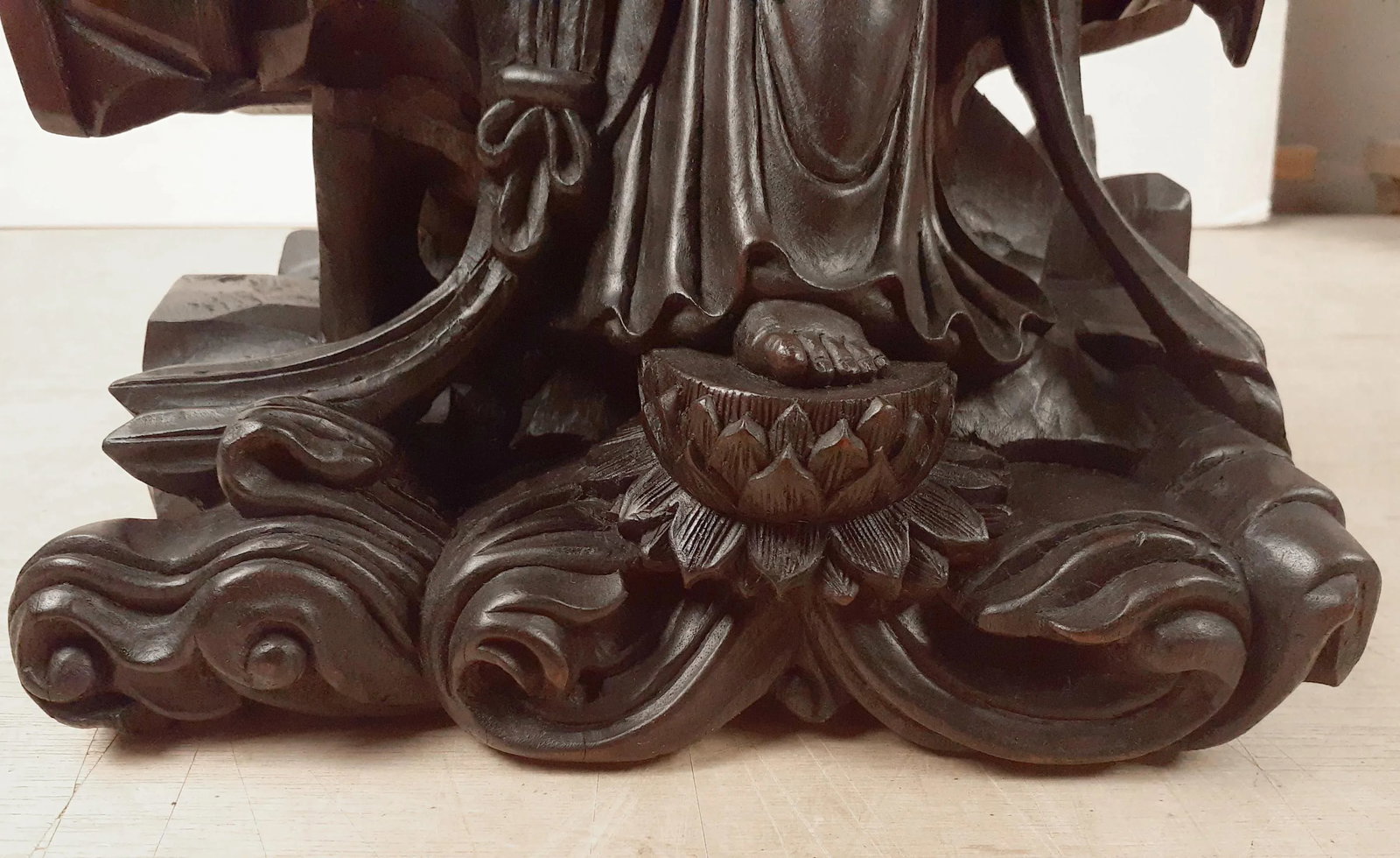 Early 20th Century Chinese Carved Hongmu Zizai Kuan Yin - 10