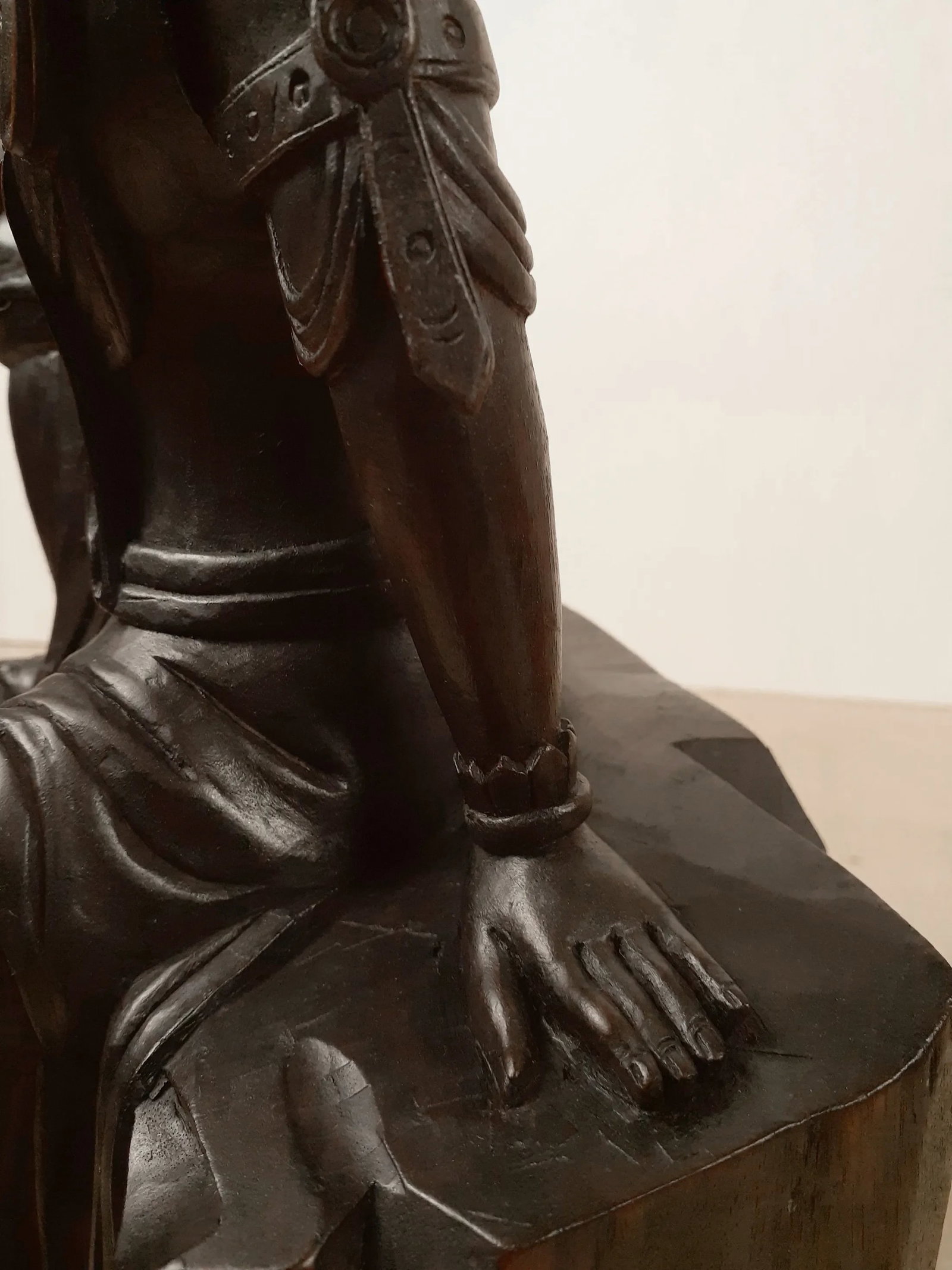 Early 20th Century Chinese Carved Hongmu Zizai Kuan Yin - 11