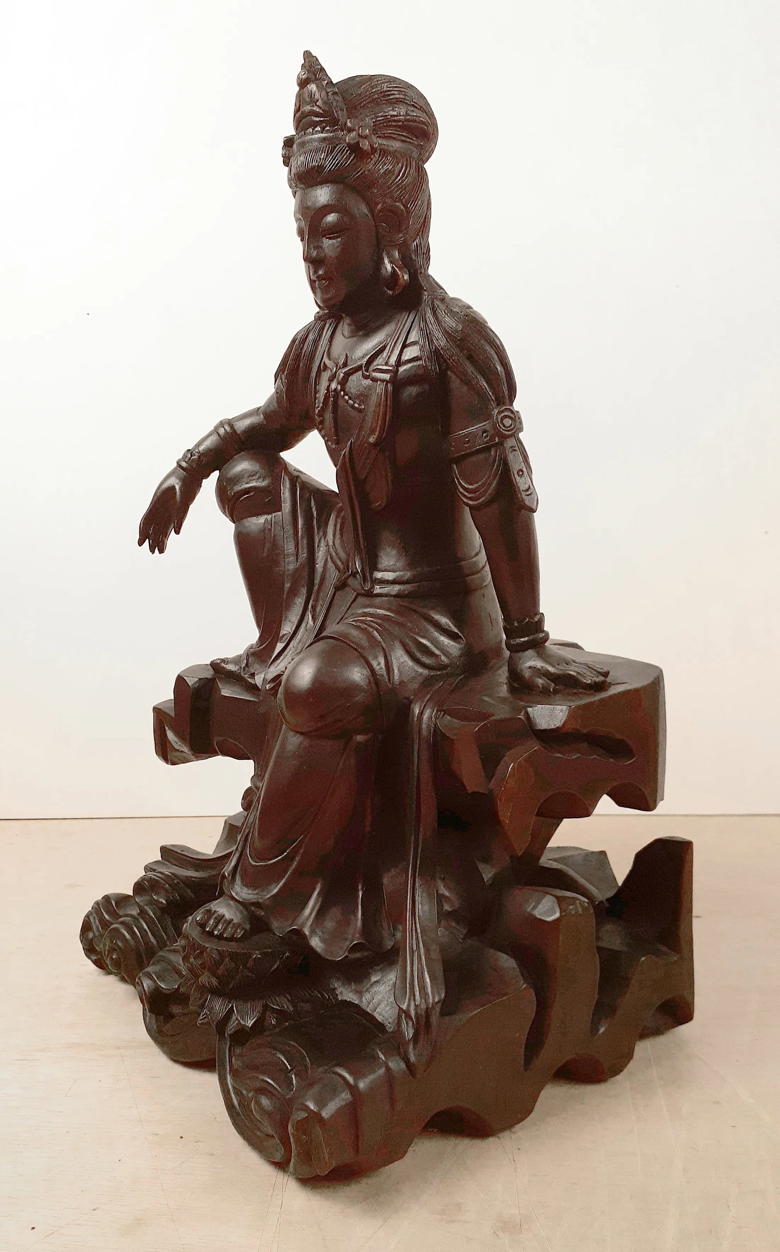 Early 20th Century Chinese Carved Hongmu Zizai Kuan Yin - 2