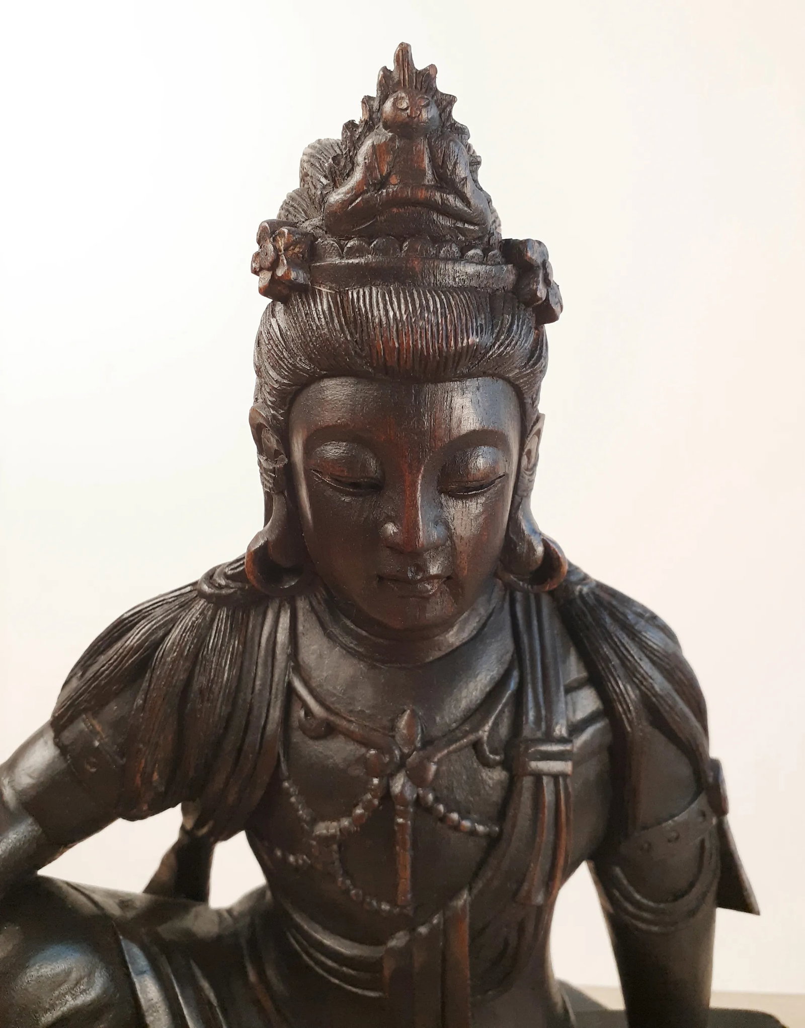 Early 20th Century Chinese Carved Hongmu Zizai Kuan Yin - 7