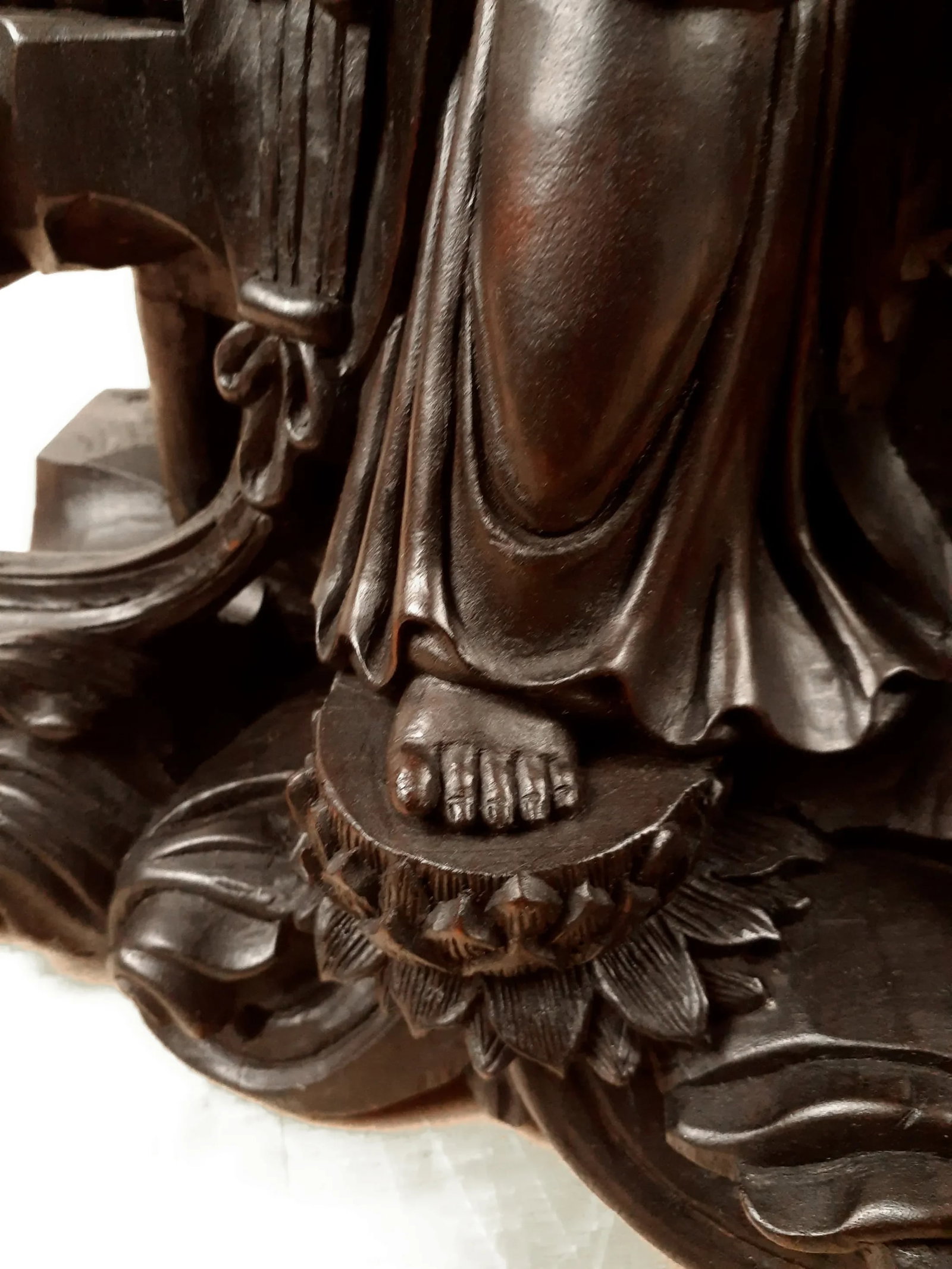 Early 20th Century Chinese Carved Hongmu Zizai Kuan Yin - 9