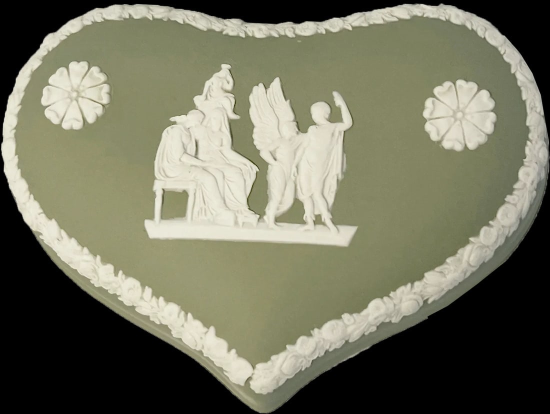 Wedgwood Vintage 1967 Jasperware Sage Green and Cream White Heart Shaped Trinket Box - 3