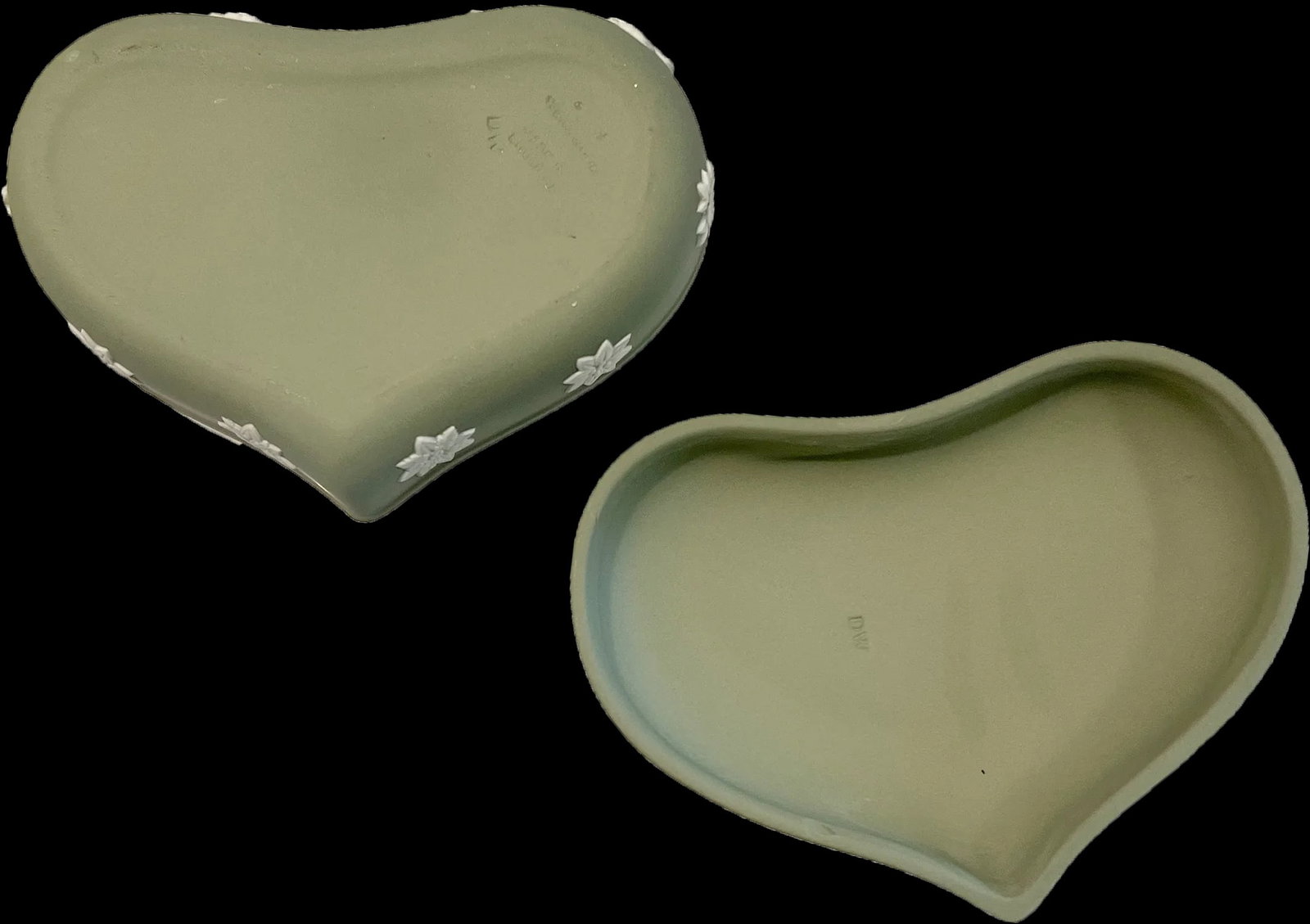 Wedgwood Vintage 1967 Jasperware Sage Green and Cream White Heart Shaped Trinket Box - 7