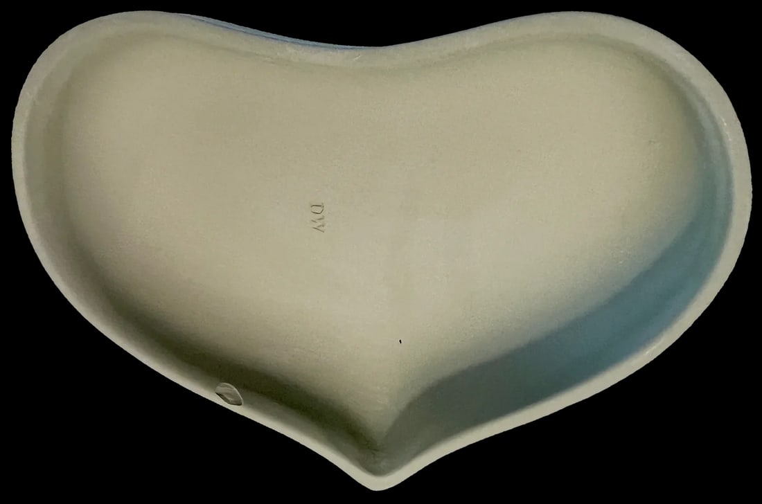 Wedgwood Vintage 1967 Jasperware Sage Green and Cream White Heart Shaped Trinket Box - 8