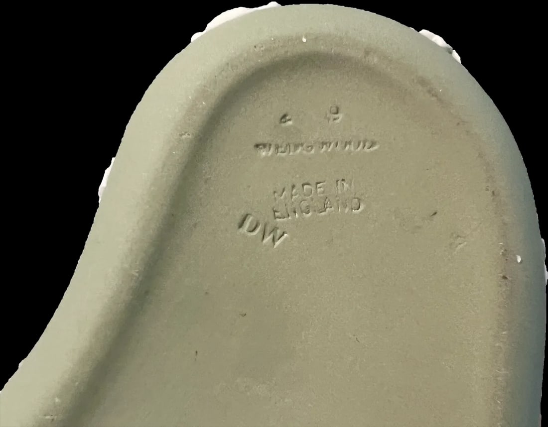Wedgwood Vintage 1967 Jasperware Sage Green and Cream White Heart Shaped Trinket Box - 9
