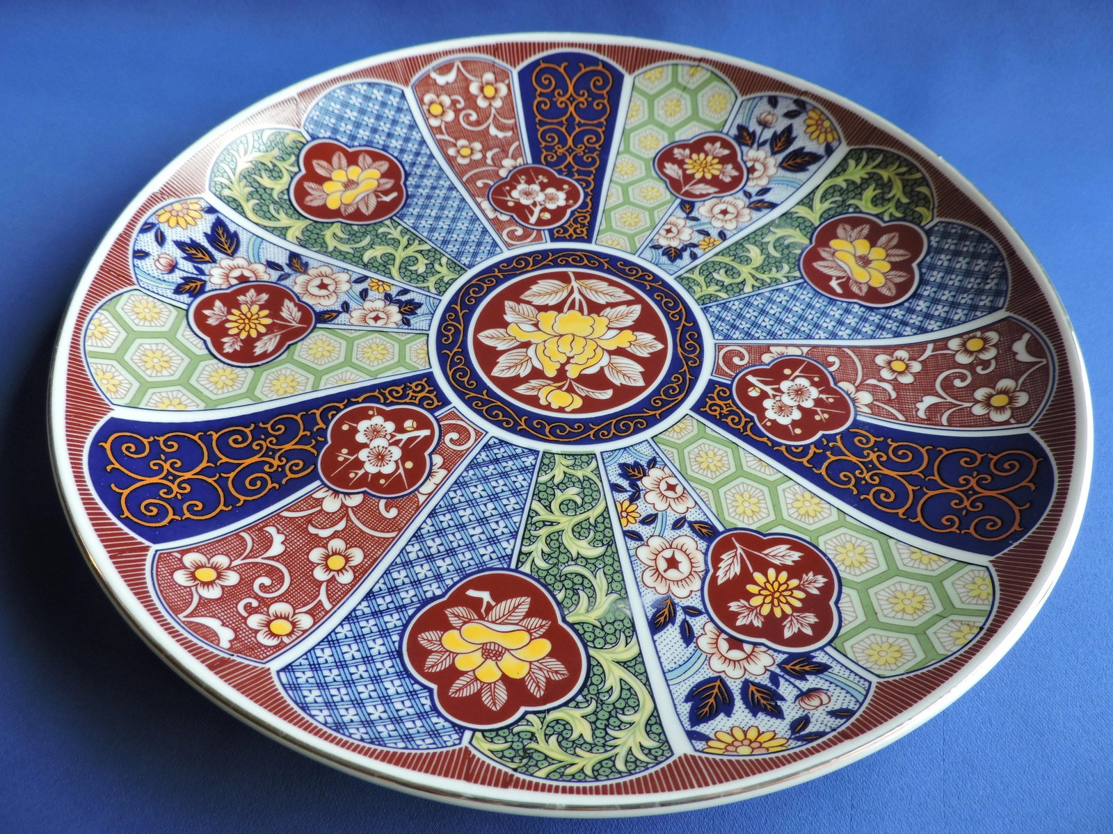 Late 20th Century Japanese Imari Porcelain Charger by Bijutsu - 4