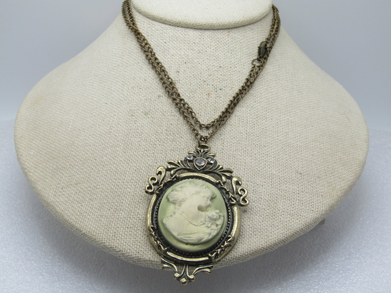 Vintage Green/White Cameo Necklace, 26", 1980's-1990's - 3