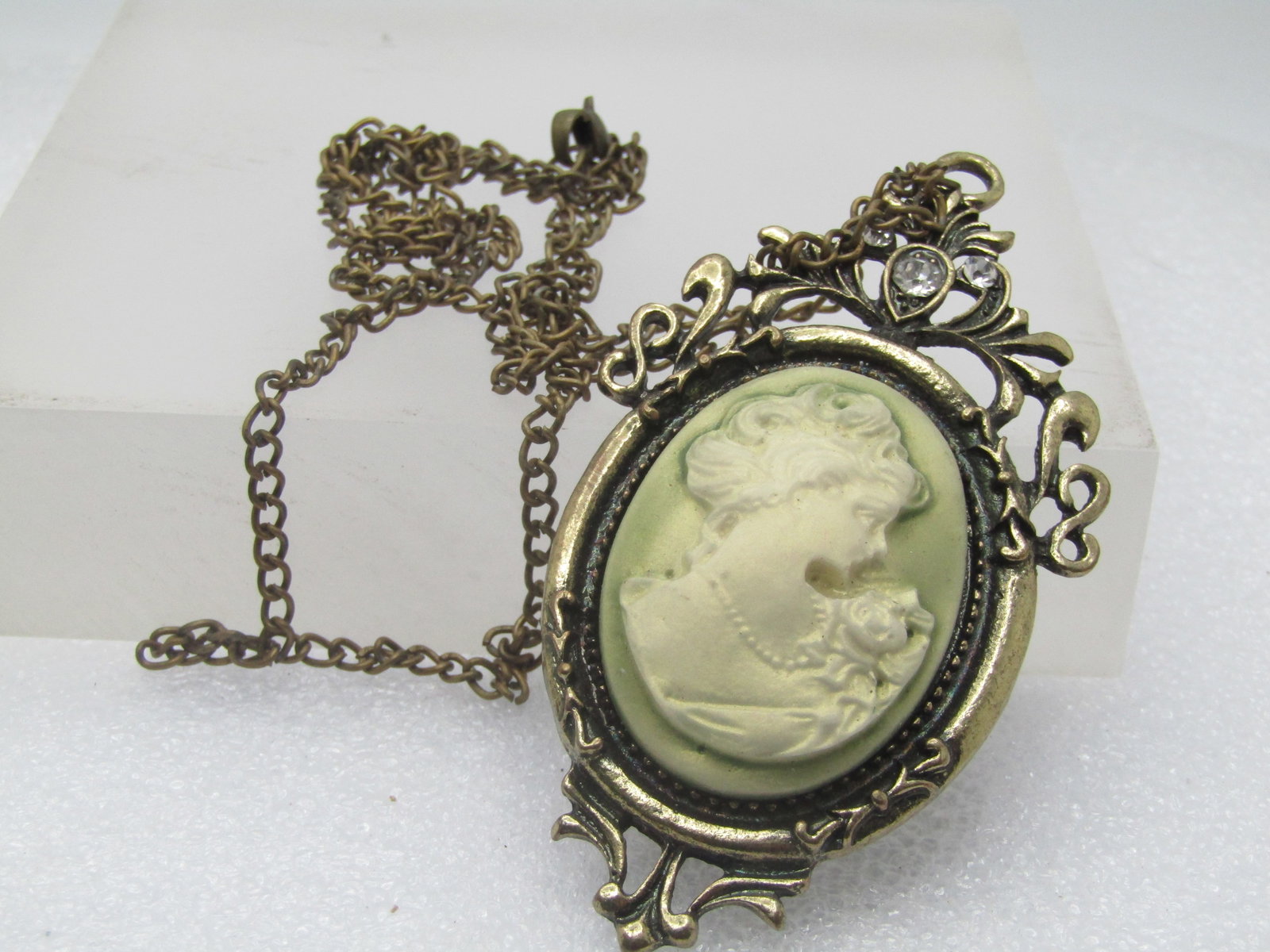 Vintage Green/White Cameo Necklace, 26", 1980's-1990's - 6