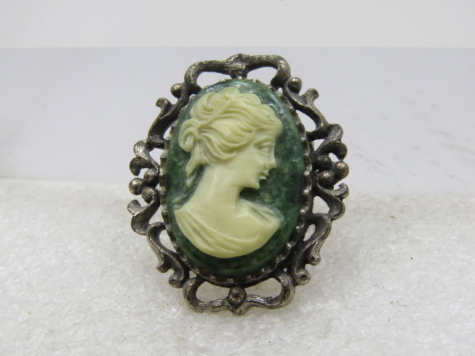 Vintage Green & White Cameo Brooch, 1940's-1950's - 2