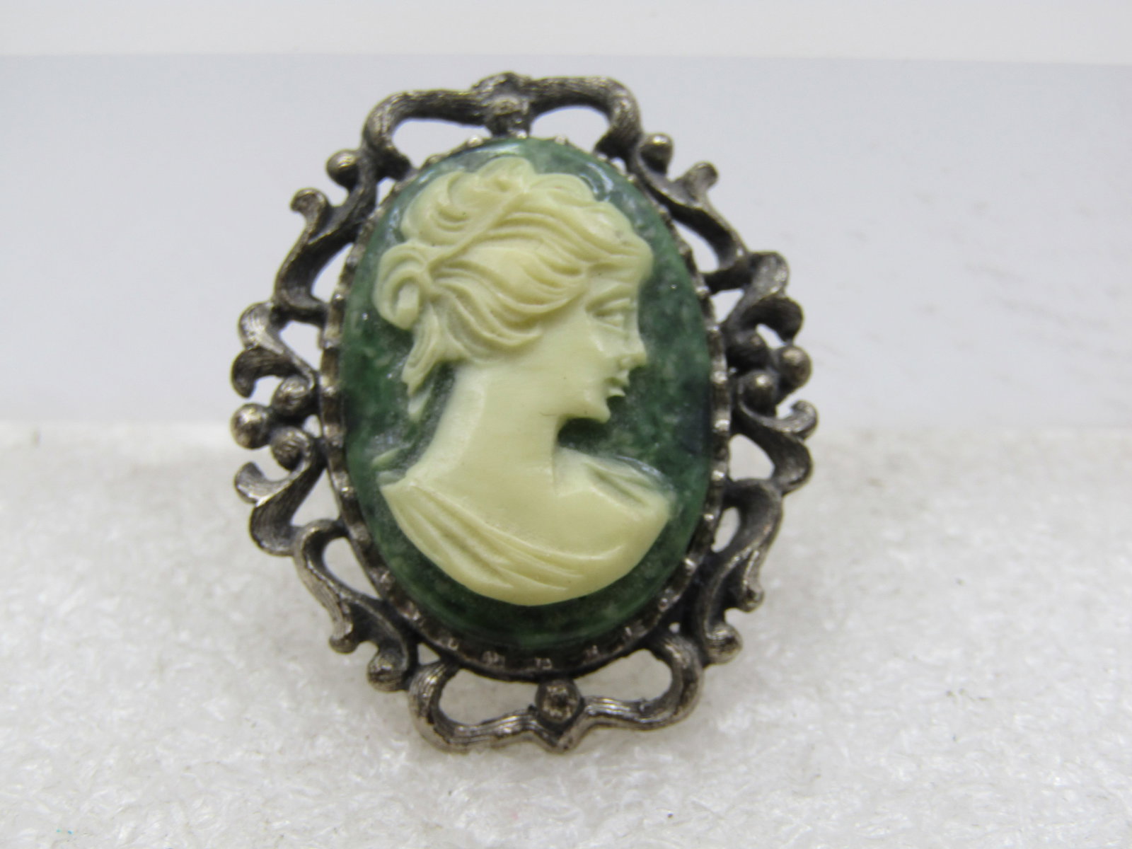 Vintage Green & White Cameo Brooch, 1940's-1950's - 3