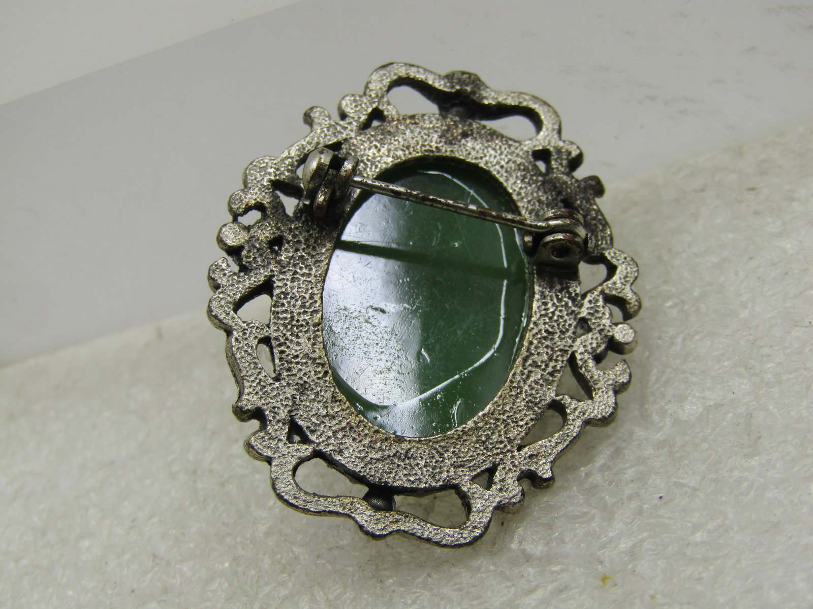 Vintage Green & White Cameo Brooch, 1940's-1950's - 4