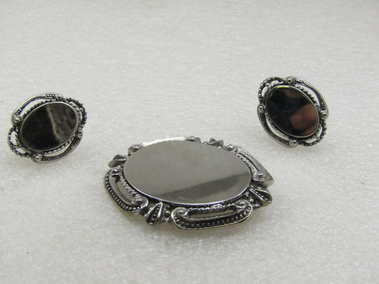Vintage Flat Cameo Style Brooch & Earrings Set, Signed Star, 1960's - 3