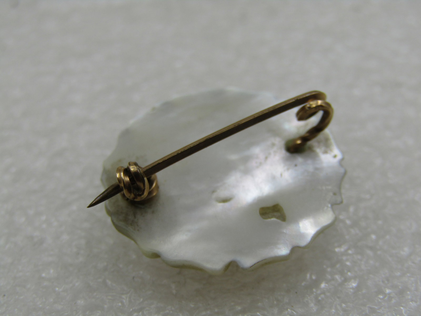 Vintage Carved Mother-of-Pearl Initial E Brooch - 4