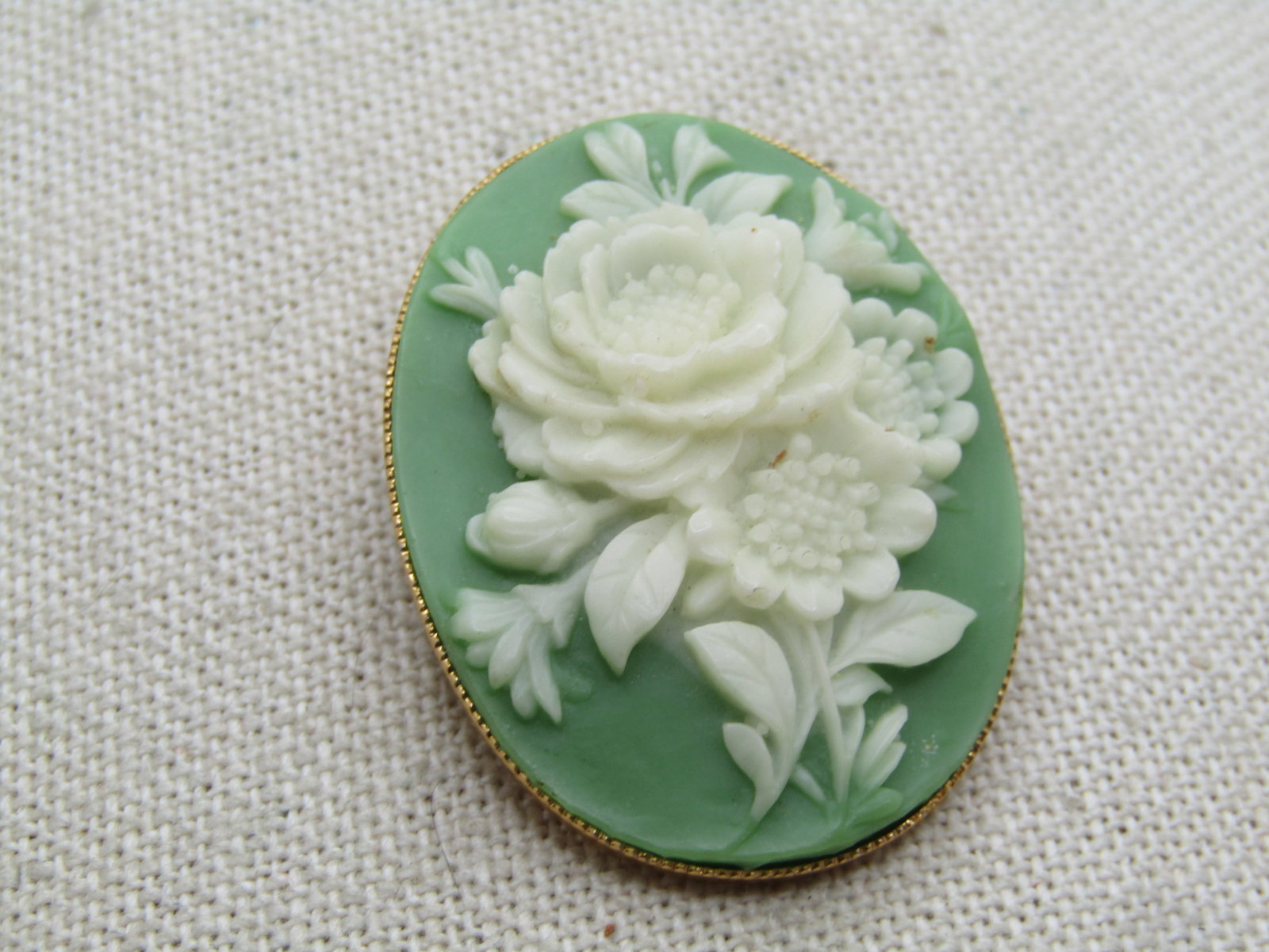 Vintage Green Floral Cameo Brooch, 1960's - 4