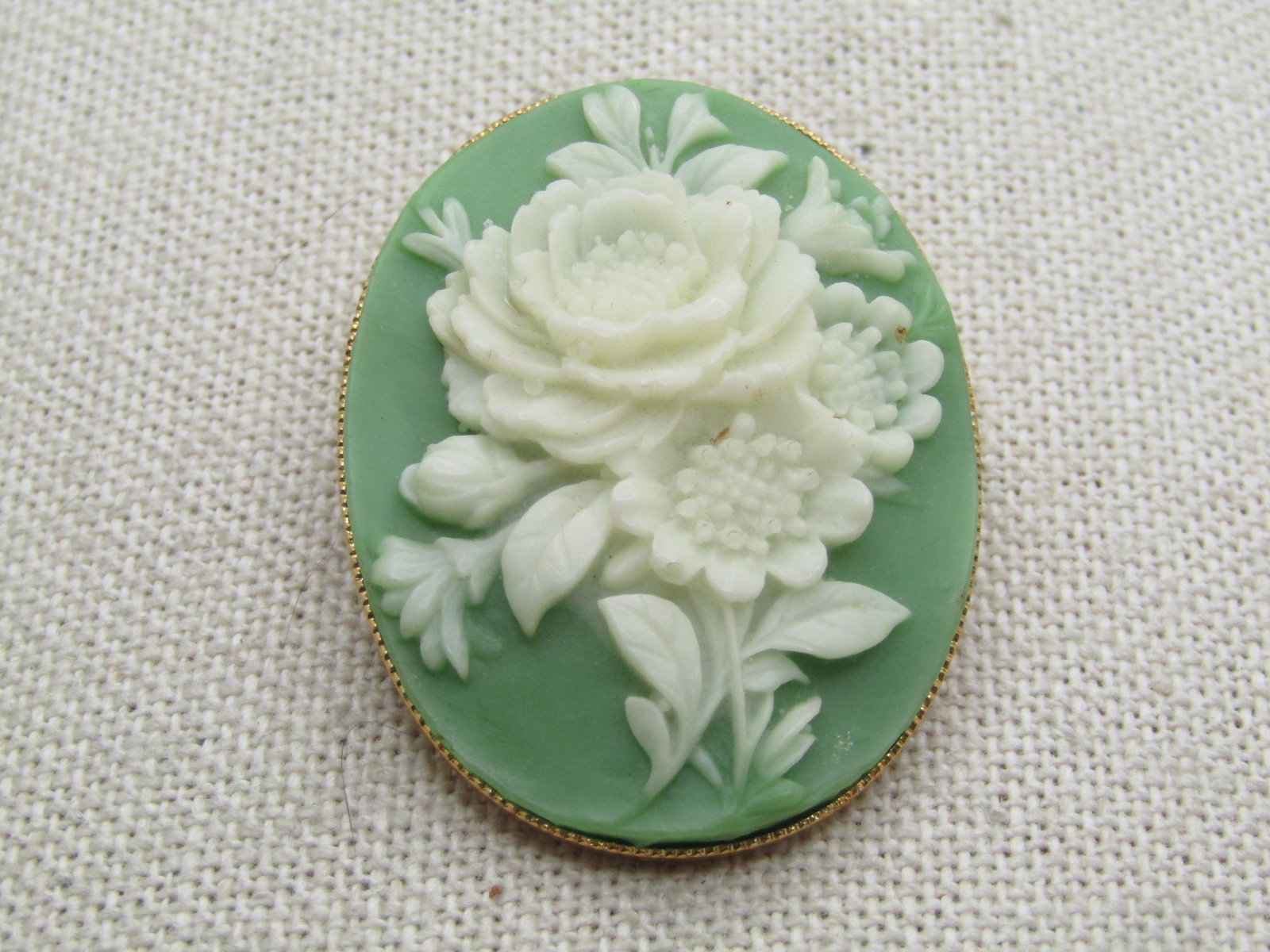 Vintage Green Floral Cameo Brooch, 1960's - 5