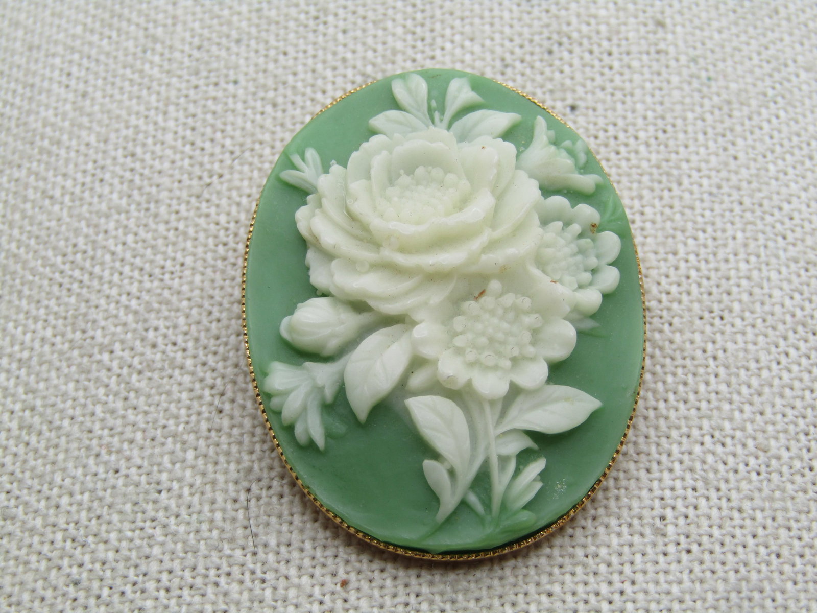 Vintage Green Floral Cameo Brooch, 1960's - 6