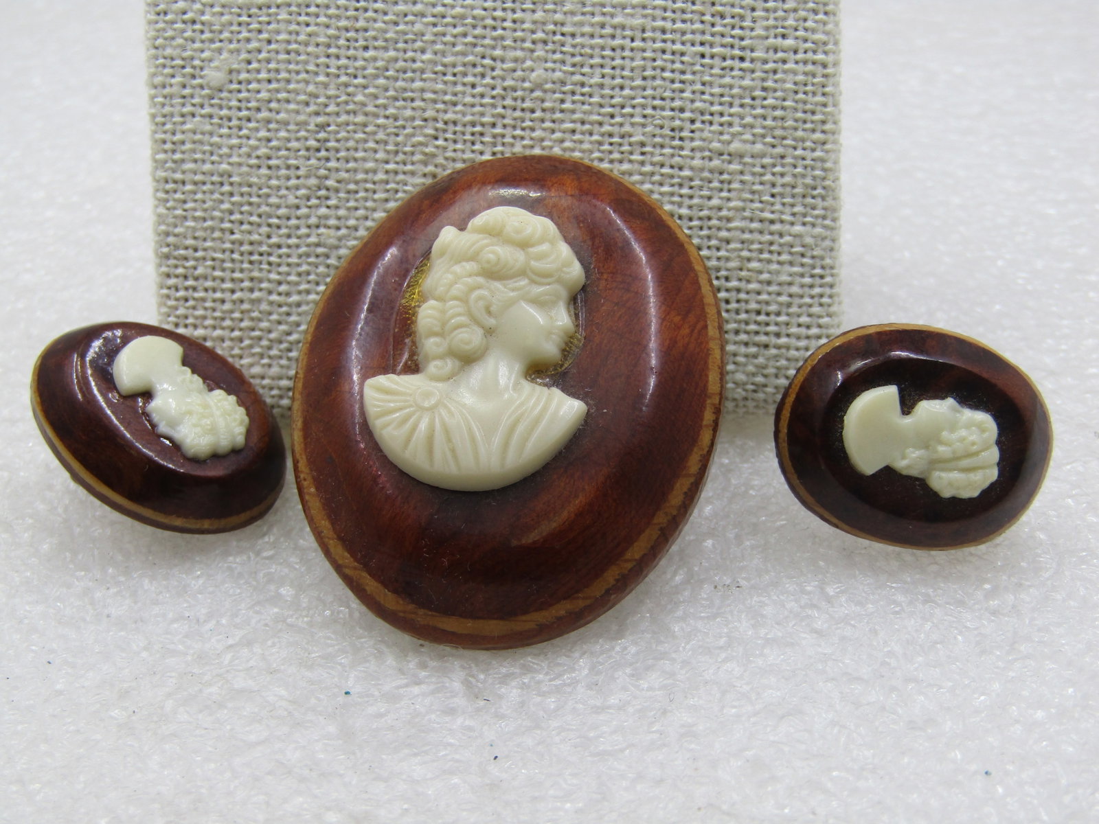 Vintage Wooden Cameo Brooch & Clip Earrings, 1940's-1950's: Vintage Wooden Cameo Brooch & Clip Earrings, 1940's-1950's. Lacquered wooden base with two types of wood, oval 1.75" by 1-3/8". It has a molded white plastic cameo on top. the earrings are the same de