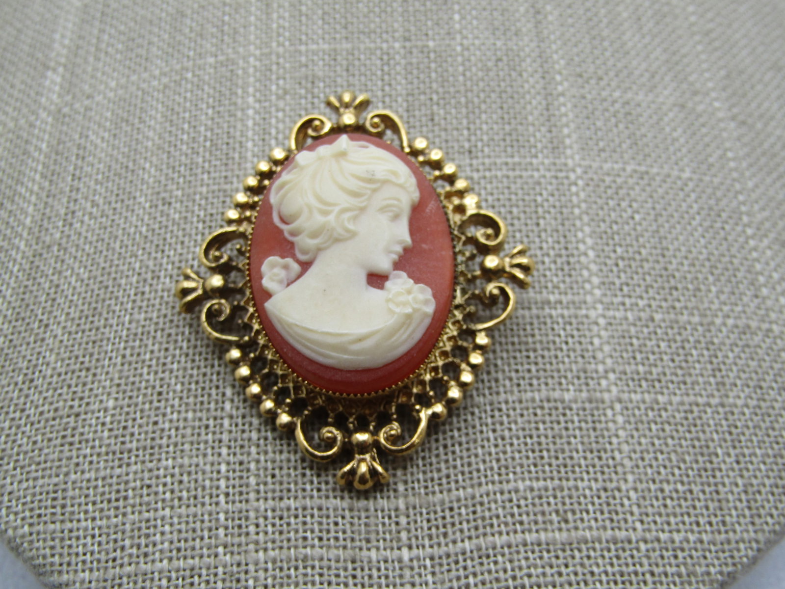 Vintage Cameo Brooch, Fiilgree Frame, 1960's-1970's - 2