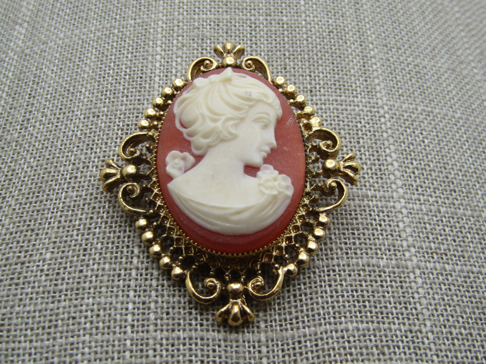 Vintage Cameo Brooch, Fiilgree Frame, 1960's-1970's - 3