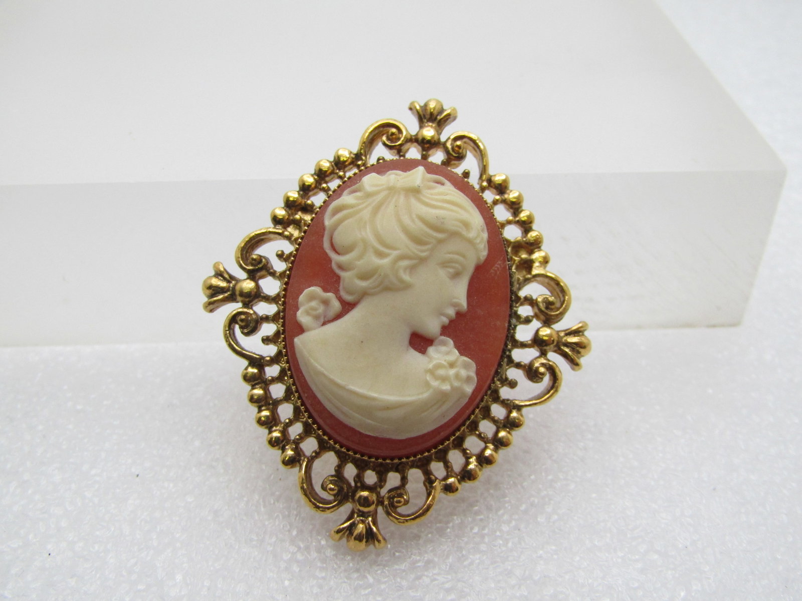 Vintage Cameo Brooch, Fiilgree Frame, 1960's-1970's - 5