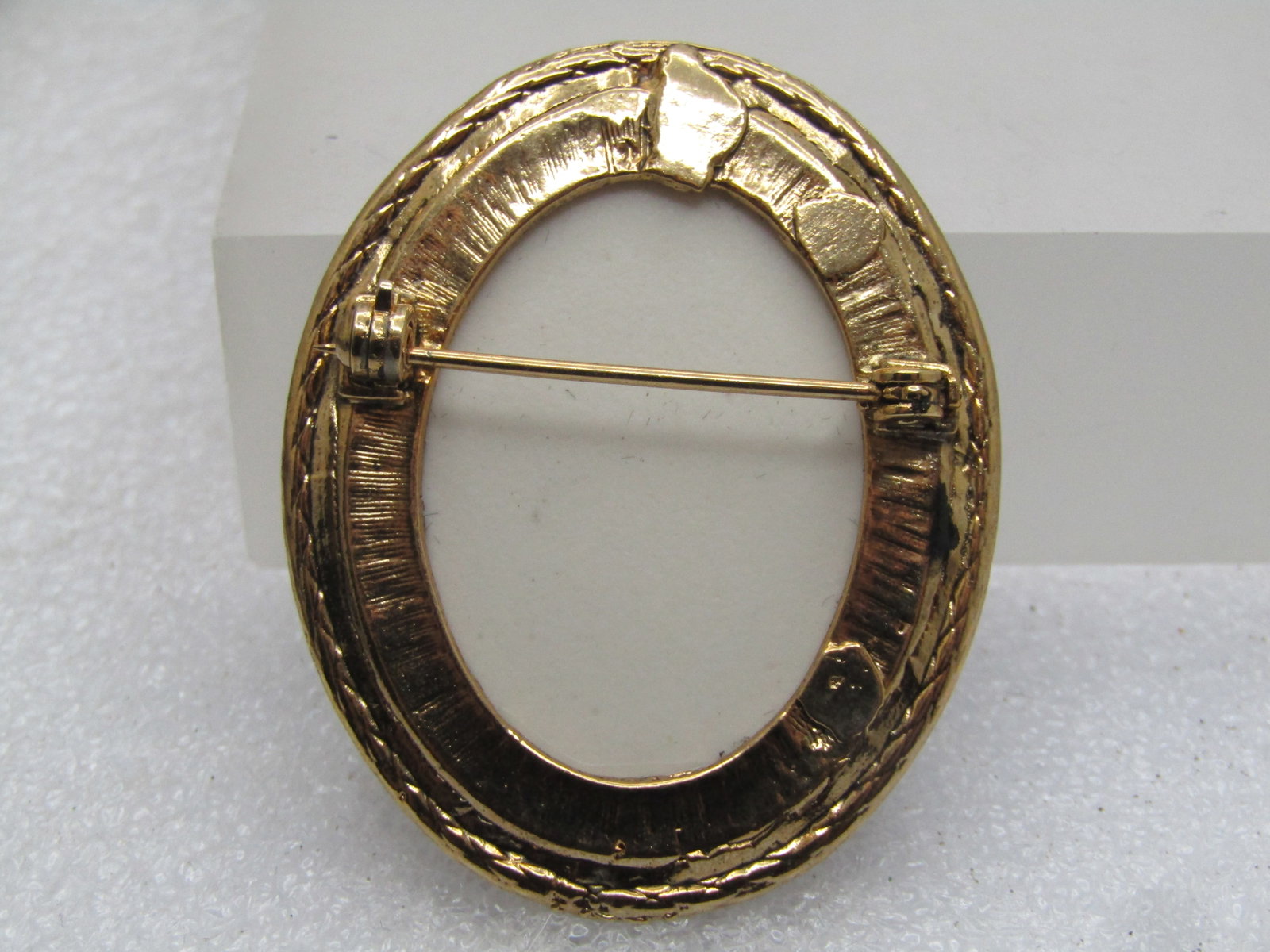 Vintage Rabbit Cameo Spring/Summer Brooch, 1960's-1970's - 6