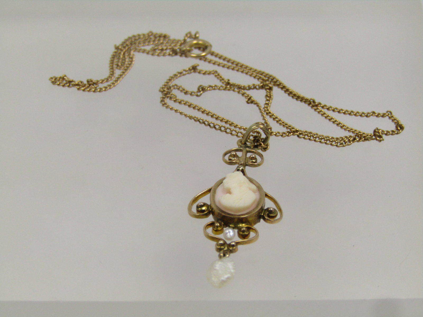 Vintage 10kt Cameo & Pearl Necklace, 18", 1940's-1950's: Vintage 10kt Cameo & Pearl Necklace, 18", 1940's-1950's. This is marked 10kt and tests as 10kt with a weight of appx. 3.41 grams. It is yellow gold. It has a scrolled pendant That is appx. 2/3" wide a