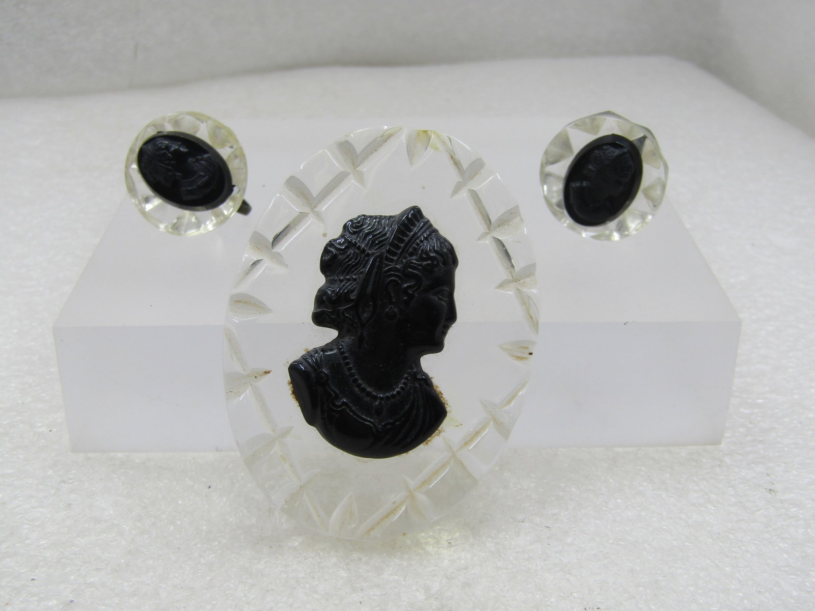 Vintage Clear Lucite & Black Cameo Brooch & Earrings Set, Screwback, 1940's-1950's - 2
