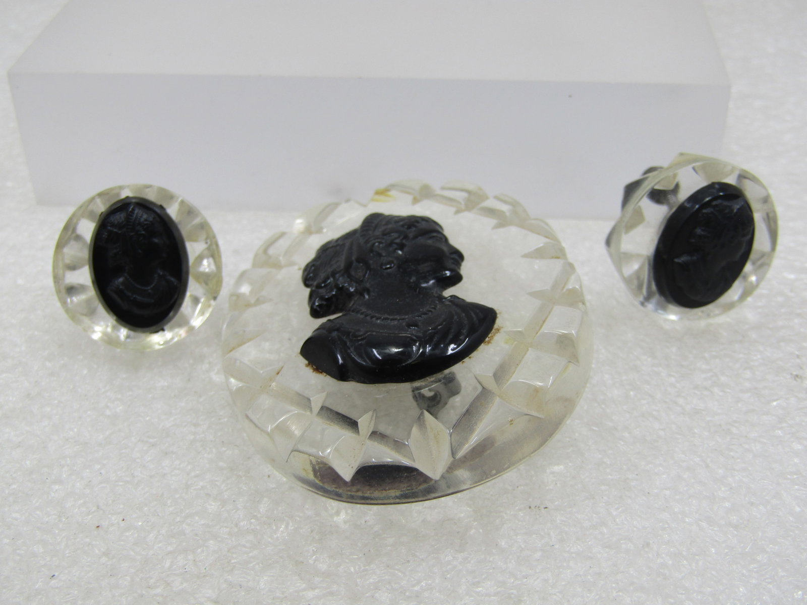 Vintage Clear Lucite & Black Cameo Brooch & Earrings Set, Screwback, 1940's-1950's - 4