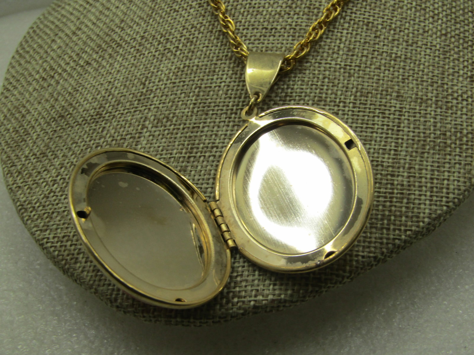 Vintage Cameo Style Photo Locket Necklace, 24" Chain, 4mm, 1960's-1970's - 5