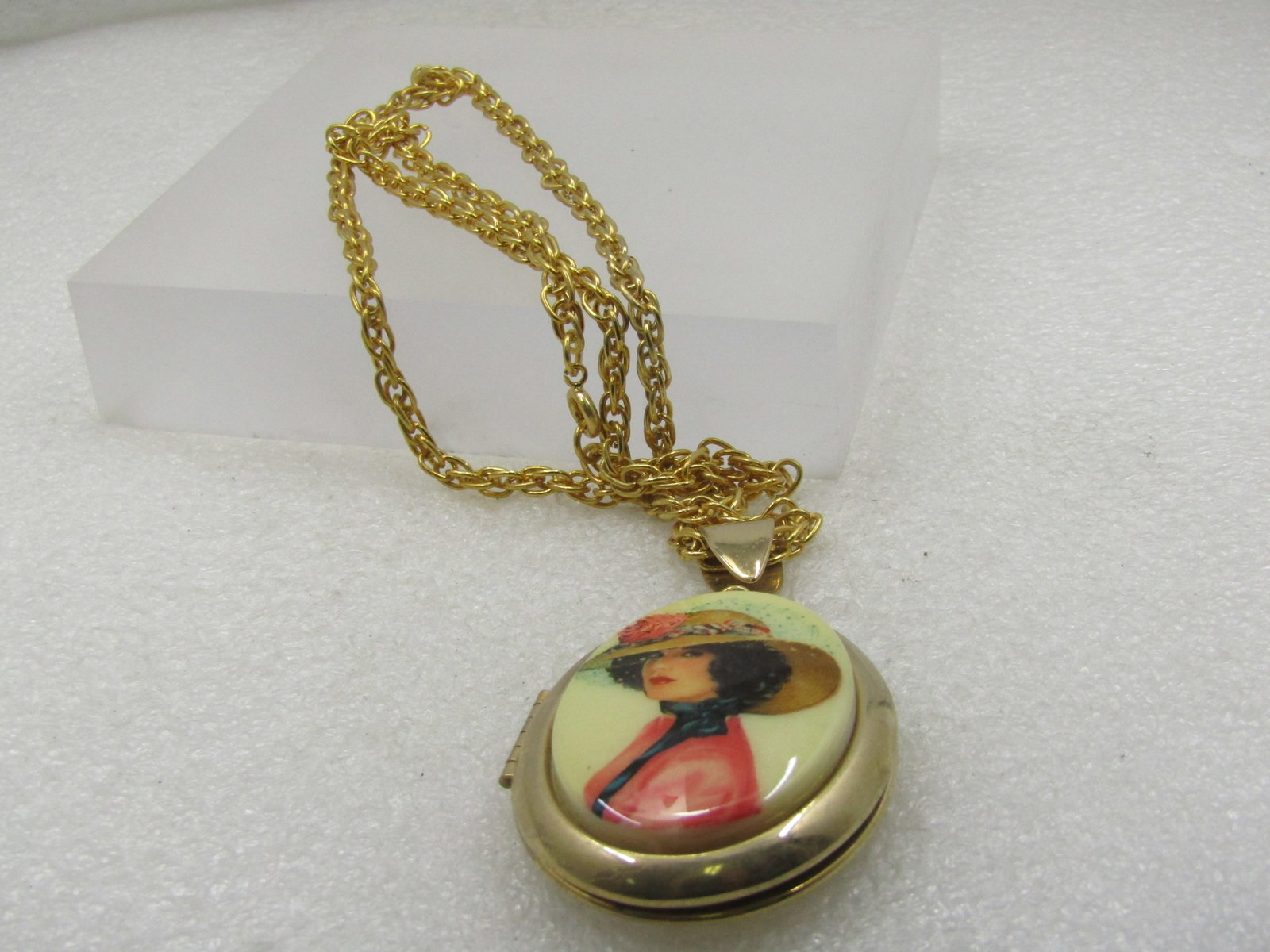 Vintage Cameo Style Photo Locket Necklace, 24" Chain, 4mm, 1960's-1970's - 6