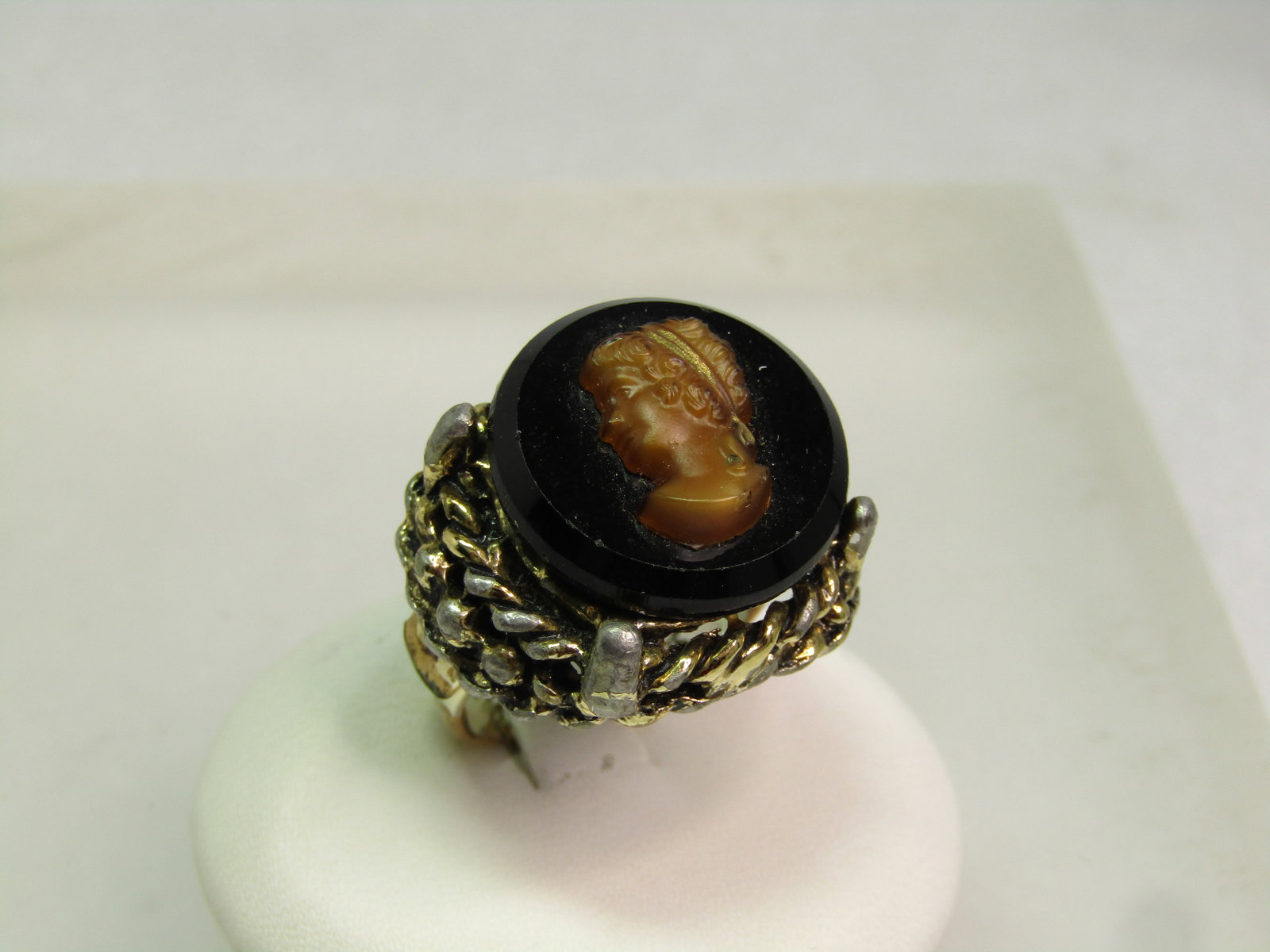 Vintage Black/Tan Glass Cameo Ring, Adjustable, 1960's - 3