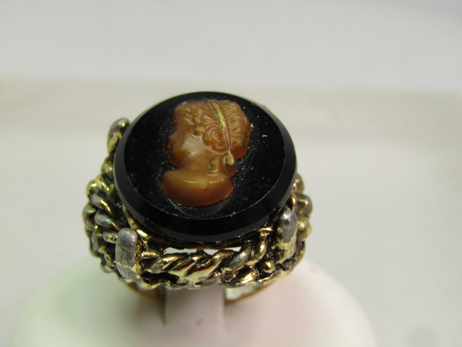 Vintage Black/Tan Glass Cameo Ring, Adjustable, 1960's - 4