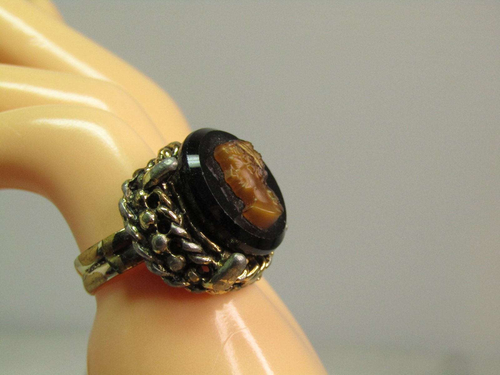 Vintage Black/Tan Glass Cameo Ring, Adjustable, 1960's - 7
