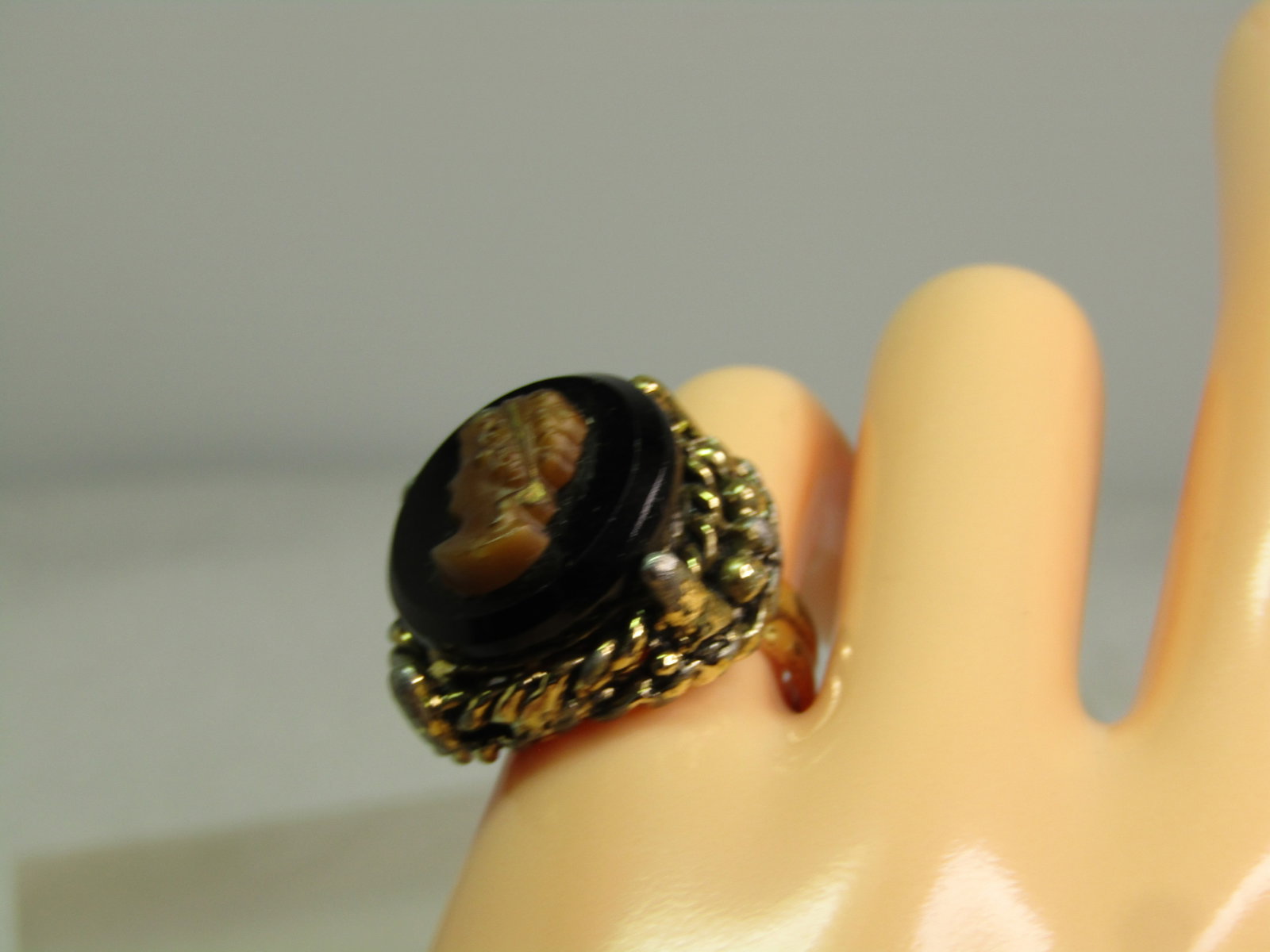Vintage Black/Tan Glass Cameo Ring, Adjustable, 1960's - 8
