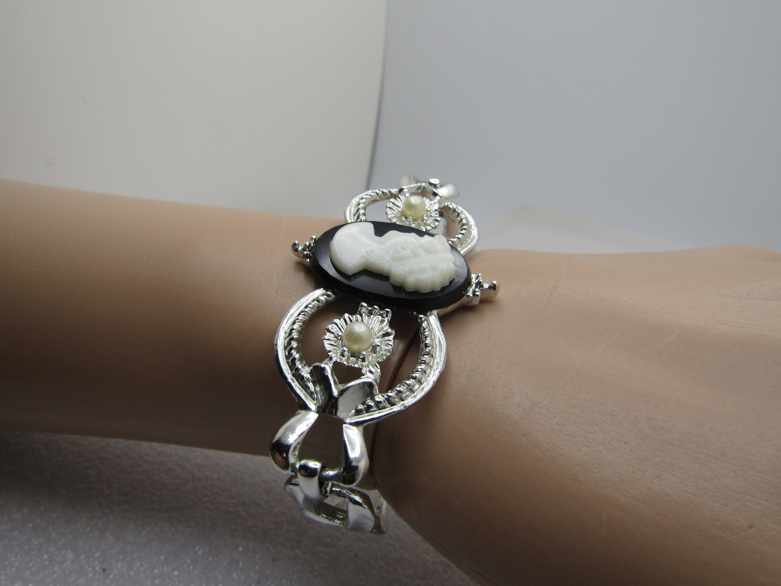Vintage Black & White Cameo Bracelet, Faux Pearls, 1960's, 6.75" - 2