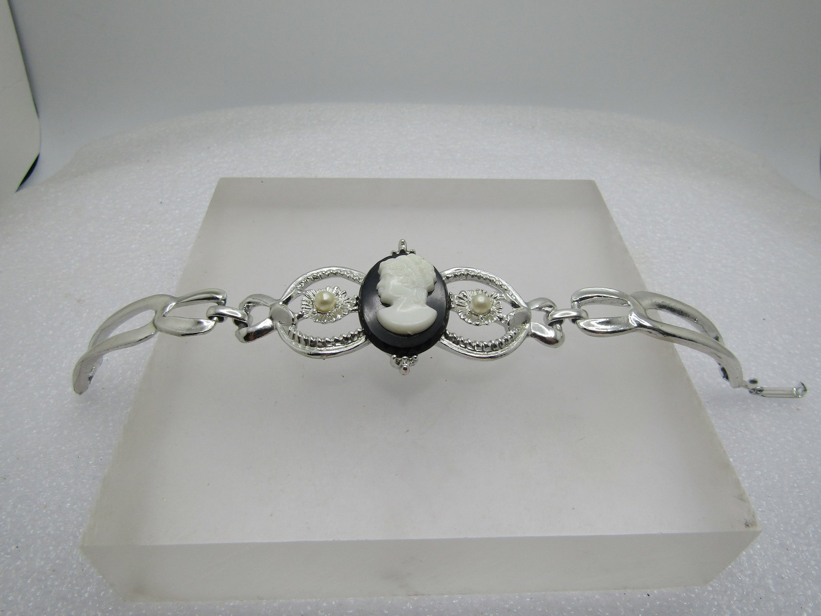 Vintage Black & White Cameo Bracelet, Faux Pearls, 1960's, 6.75" - 4