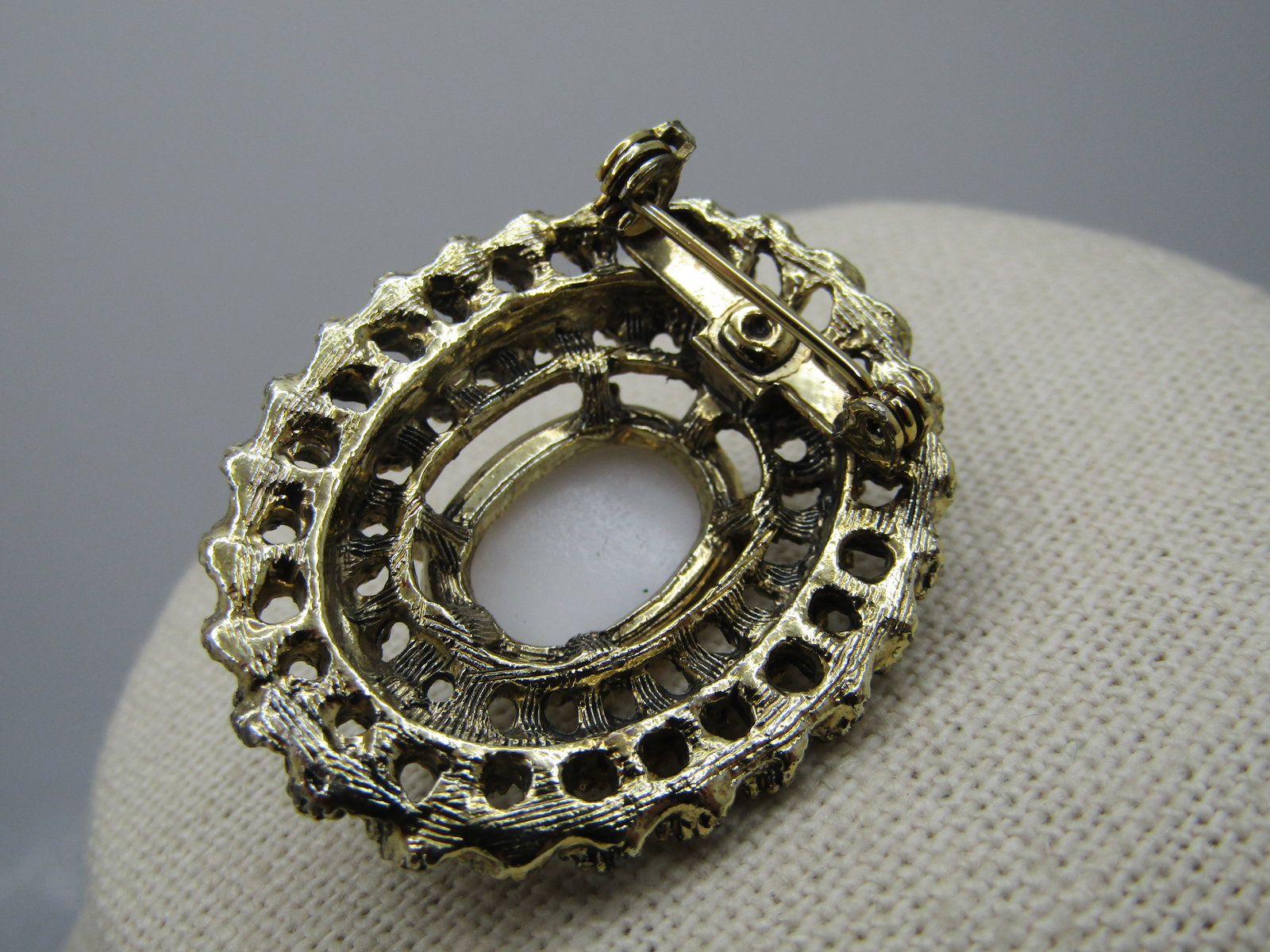 Vintage Tiered Black/White Cameo Brooch, 1960's - 5