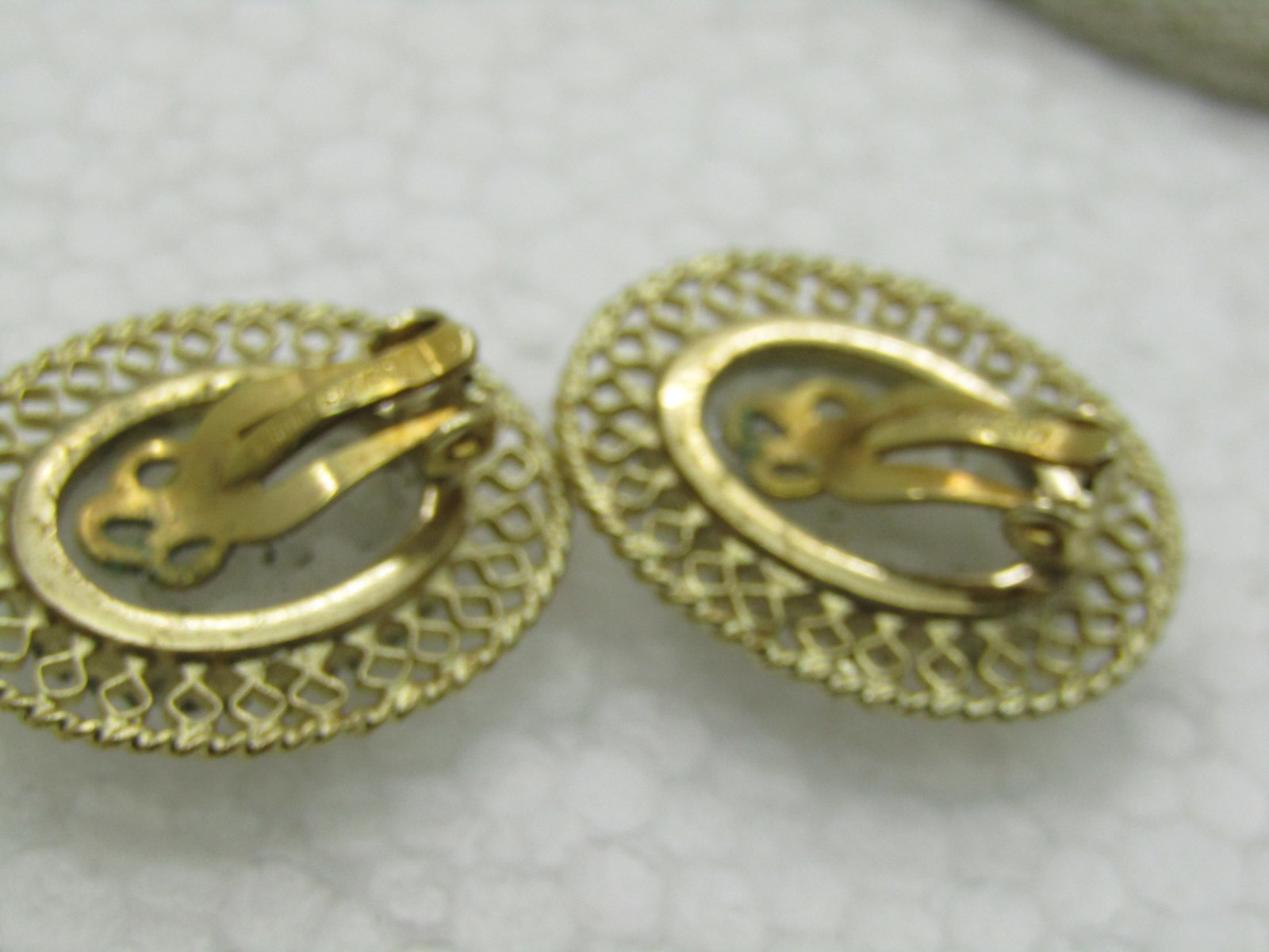 Vintage Whiting & Davis Reverse Cameo Clip Earrings - 4