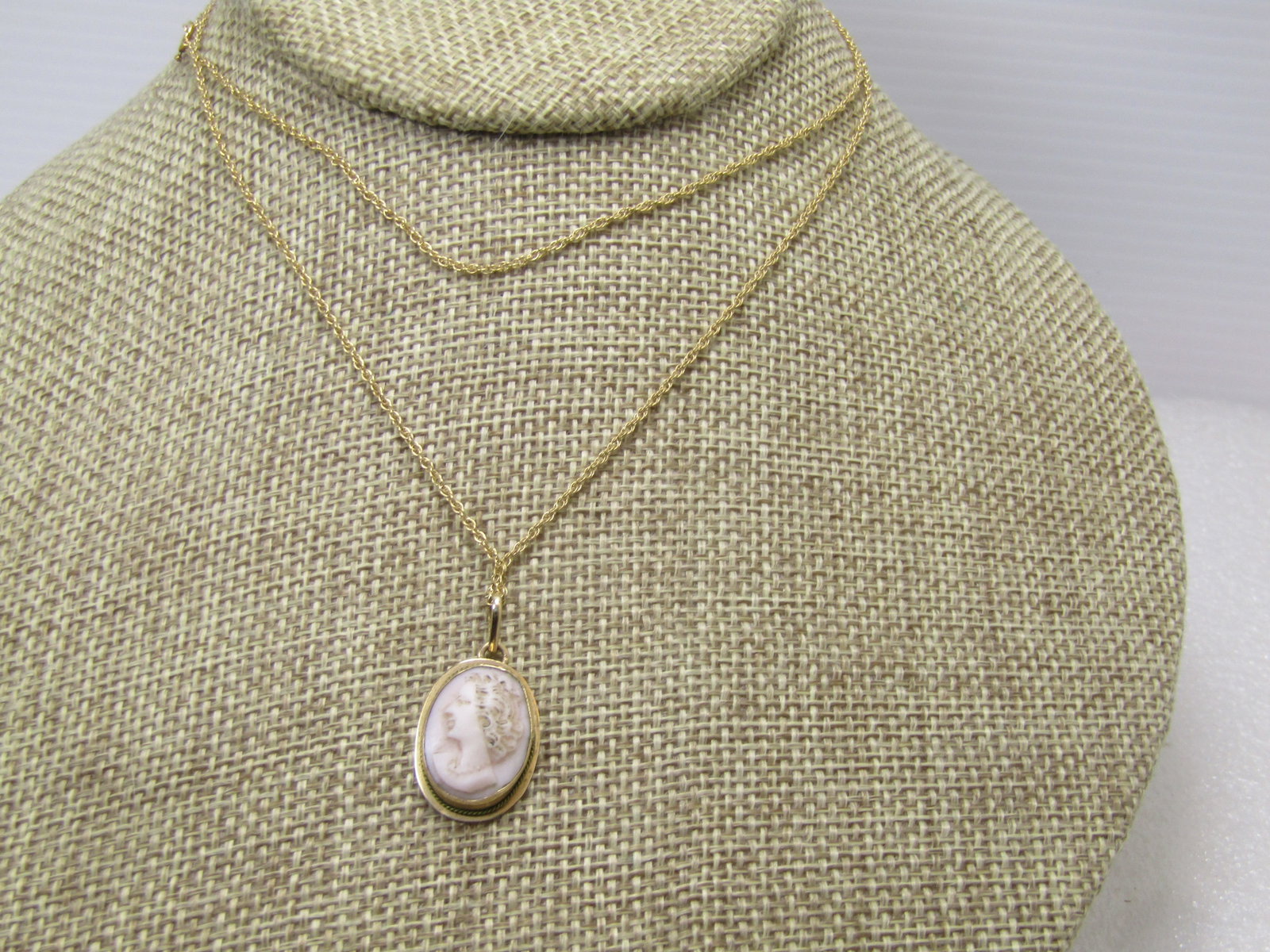 Vintage 14kt Cameo Necklace, 26", Signed A & Z, 1940's: Vintage 14kt Cameo Necklace, 26", Signed A & Z, 1940's is the estimated age. The pendant may not be original tot he chain and may be older. Combined weight of both pieces is appx. 4.21 grams. The
