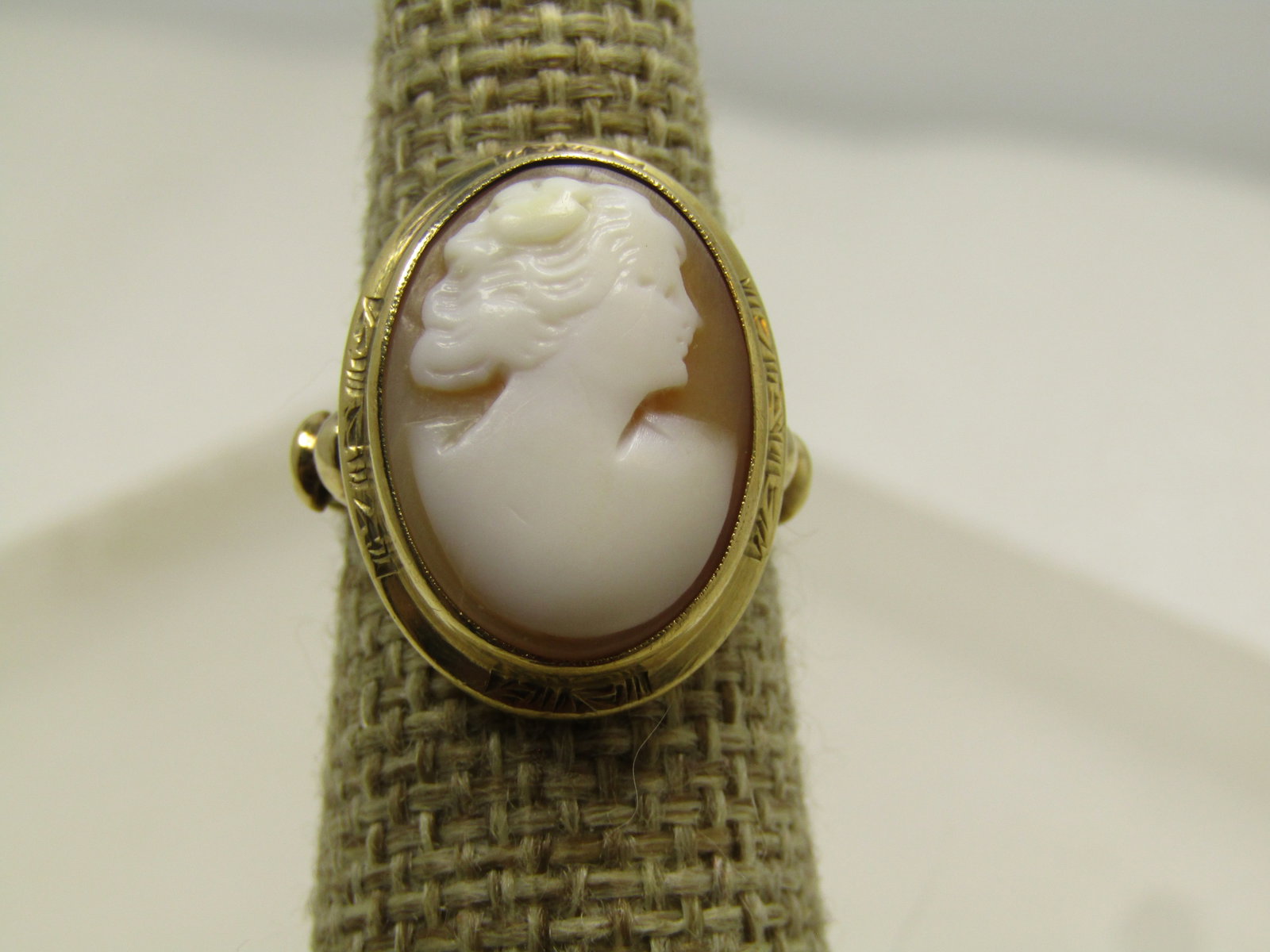 Vintage 10kt Cameo Ring, Sz. 6, 1920's-1930's: Vintage 10kt Cameo Ring, Sz. 6, 1920's-1930's. This is an oval shell cameo that is appx. 18mm by 12mmset raised slightly in a bezel-setting with a wider frame that has an etched design that is on top,