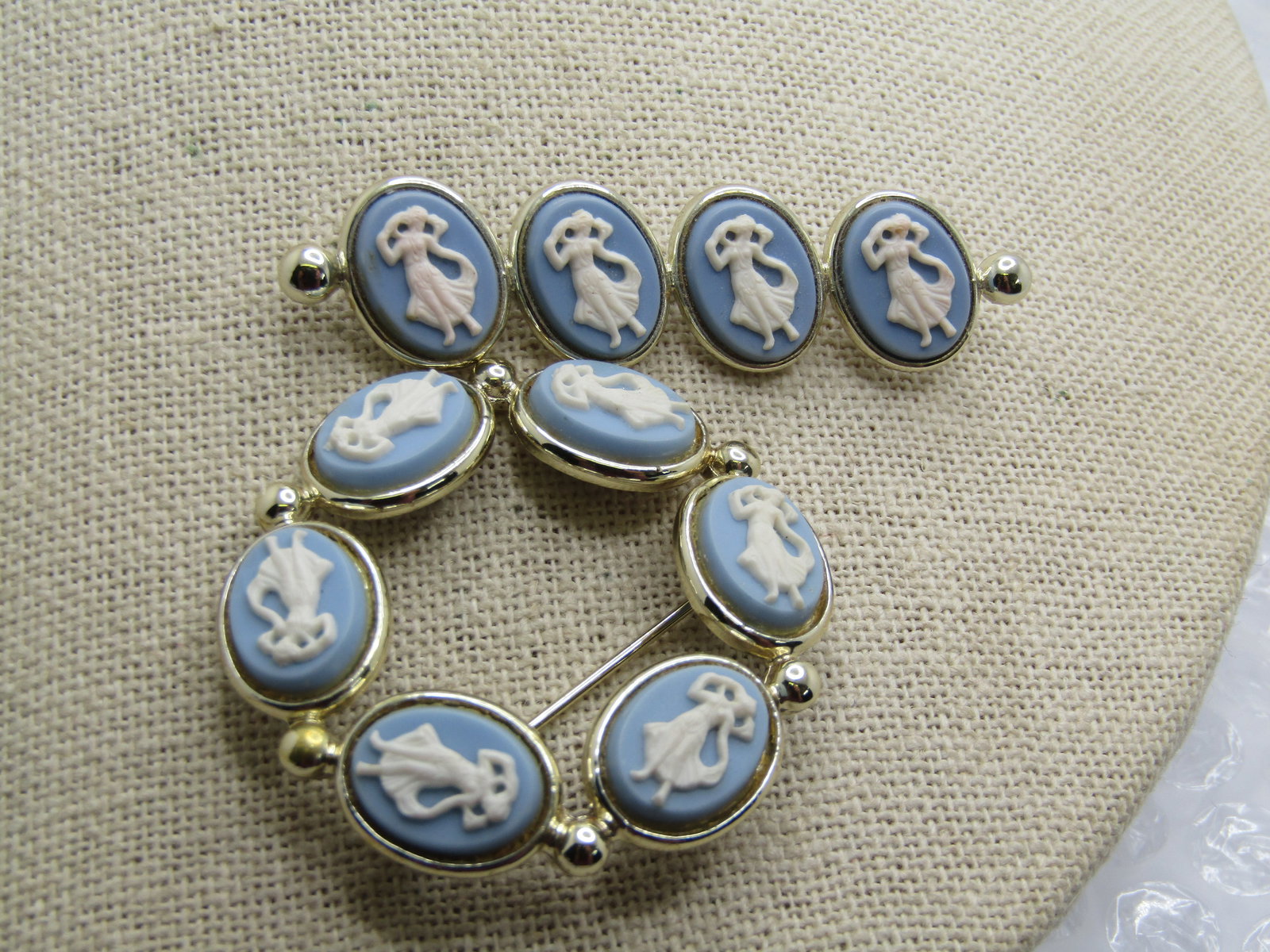 Vintage Circle & Bar Cameo Brooch Set, Blue & White , 1960's-1970's - 3