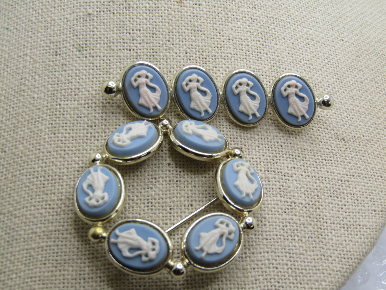 Vintage Circle & Bar Cameo Brooch Set, Blue & White , 1960's-1970's - 4