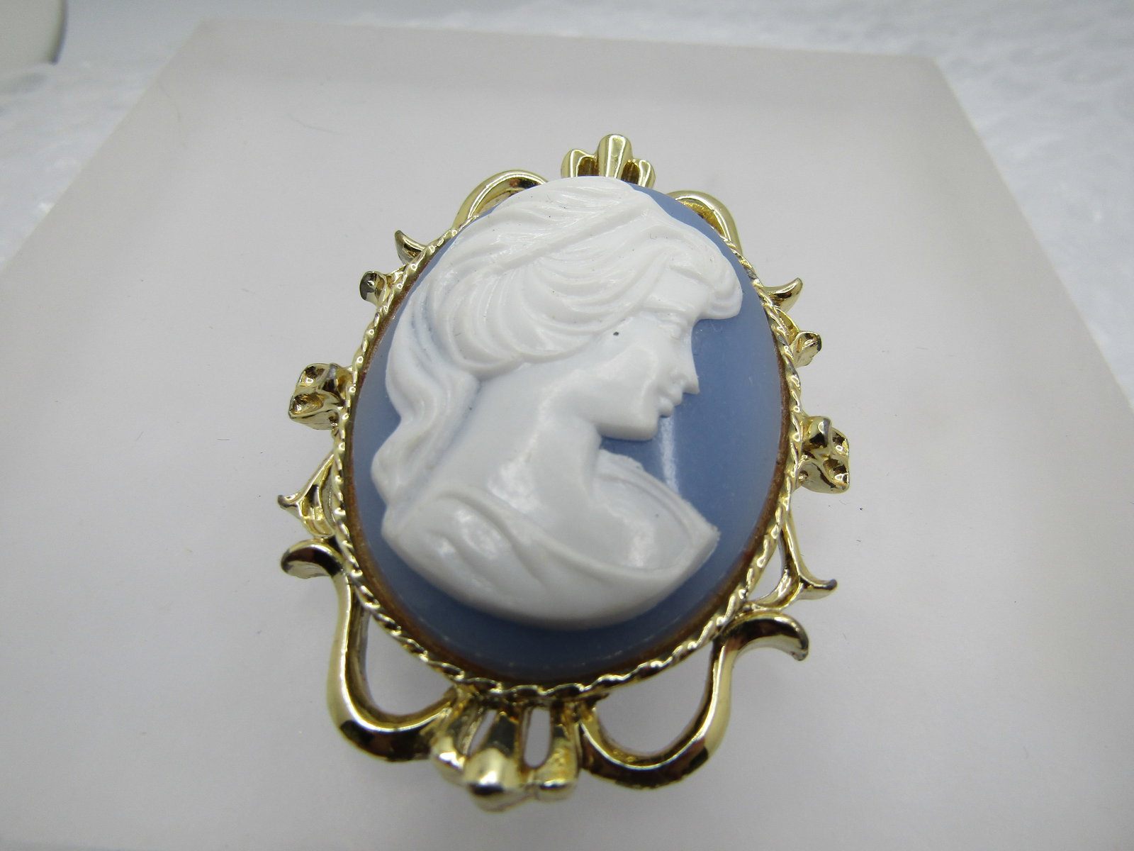 Vintage Blue & White Cameo Brooch, Signed Gerry's, 1960's - 3