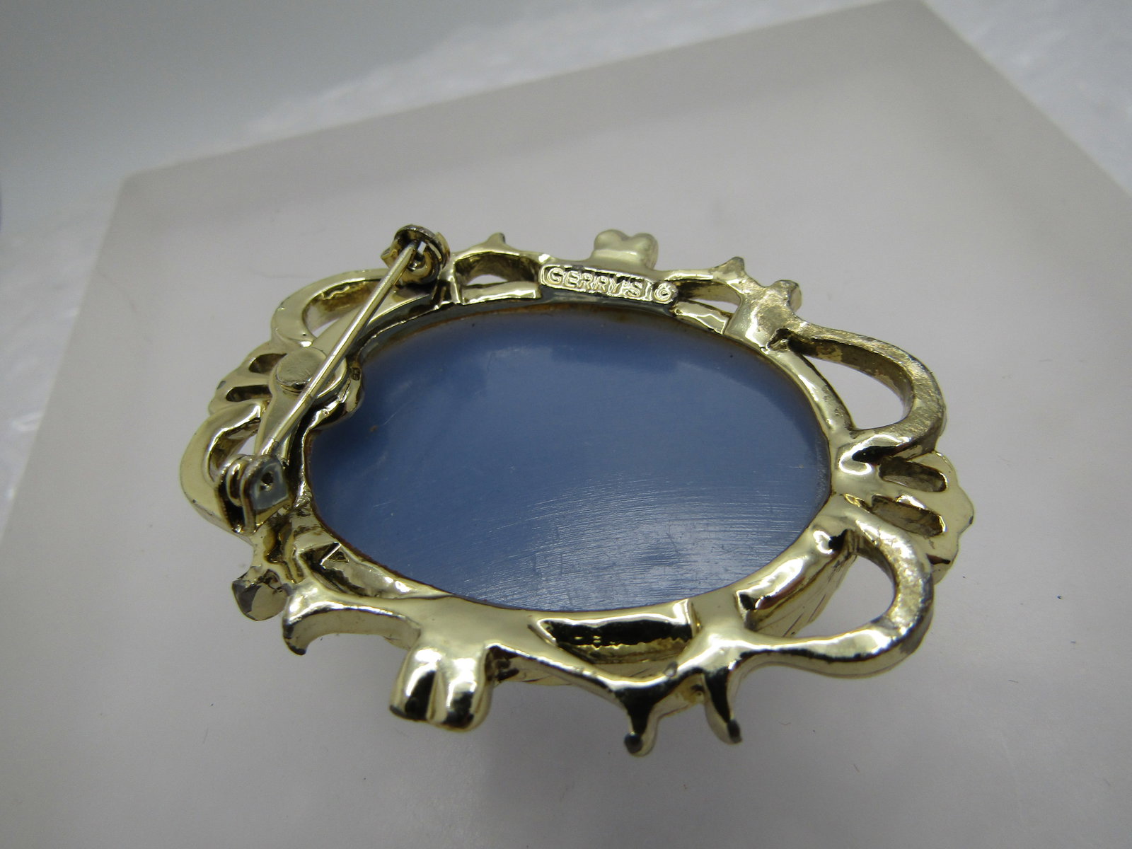 Vintage Blue & White Cameo Brooch, Signed Gerry's, 1960's - 4